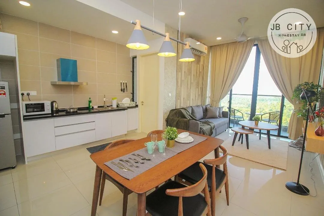 Kitchen or kitchenette in D'Pristine Suites by RR JBcity