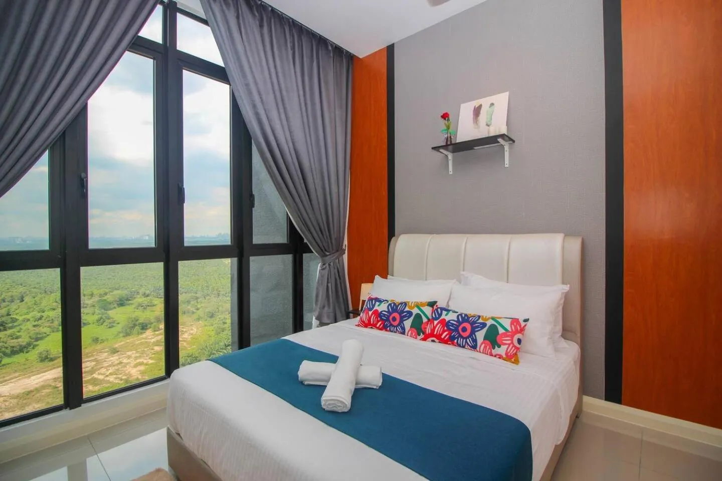 Bed in D'Pristine Suites by RR JBcity