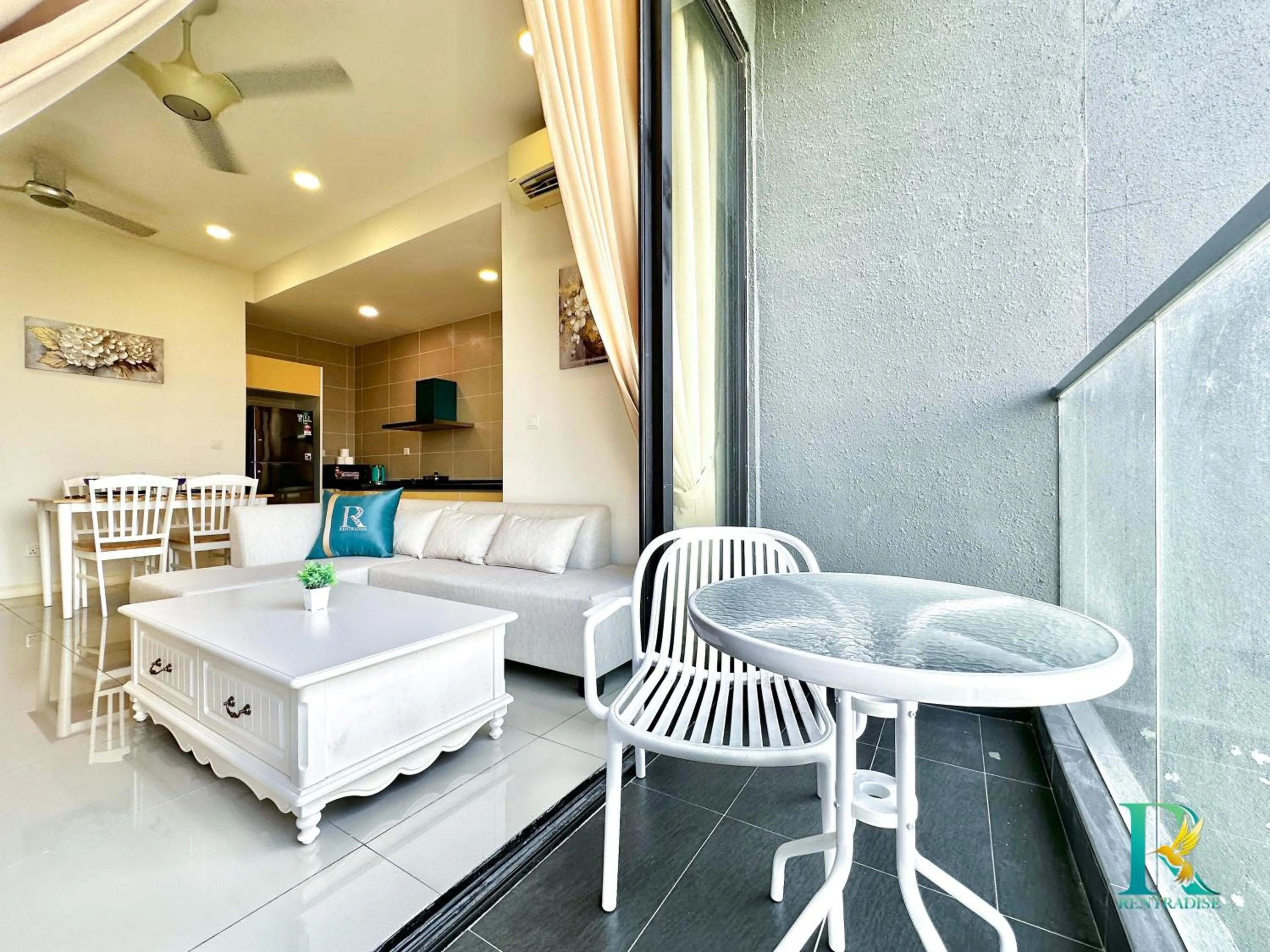 Balcony/Terrace in D'Pristine Suites by RR JBcity