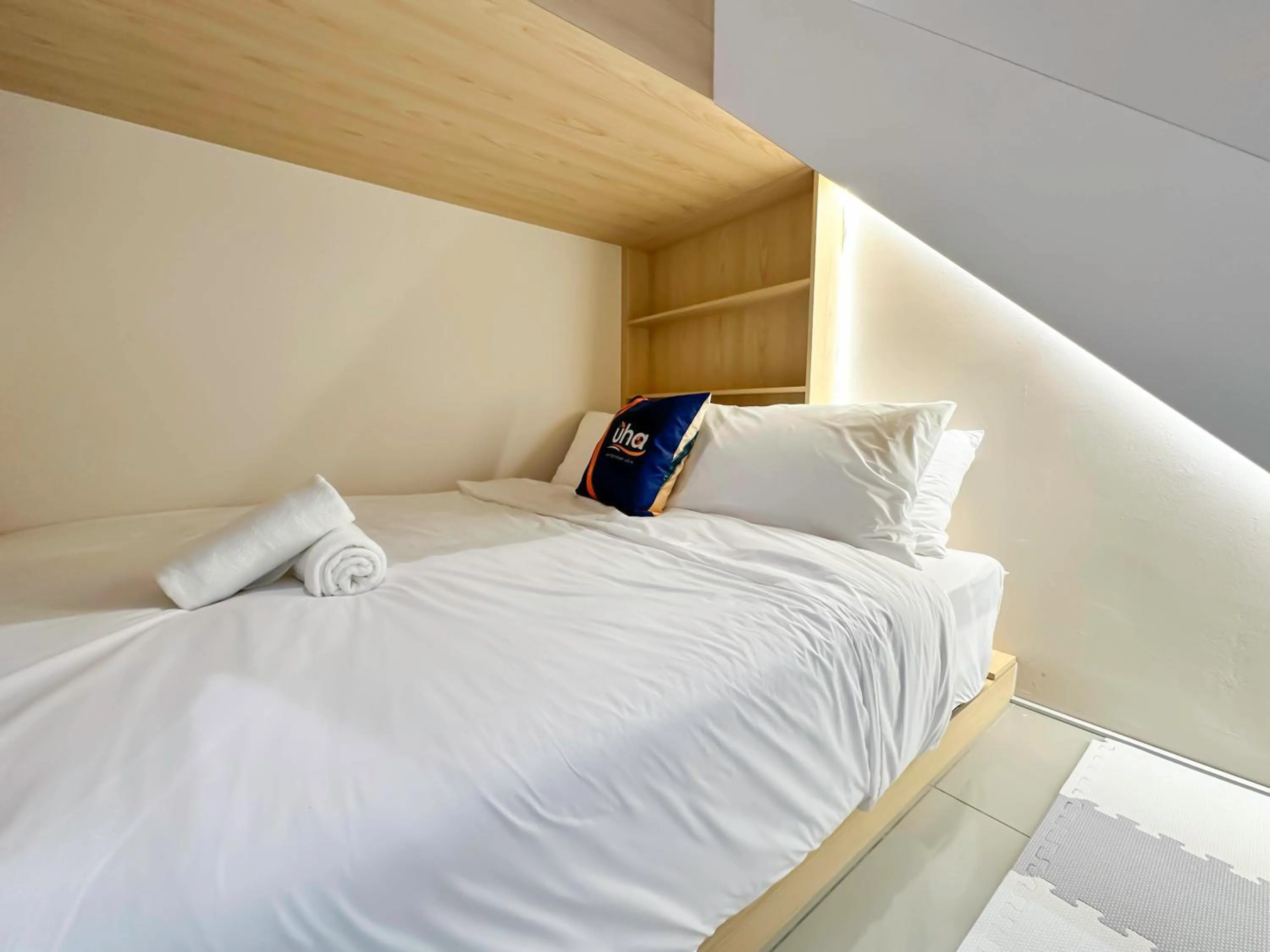 Bed in D'Pristine Suites by RR JBcity