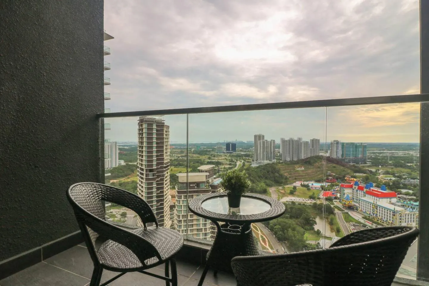 D'Pristine Suites by RR JBcity