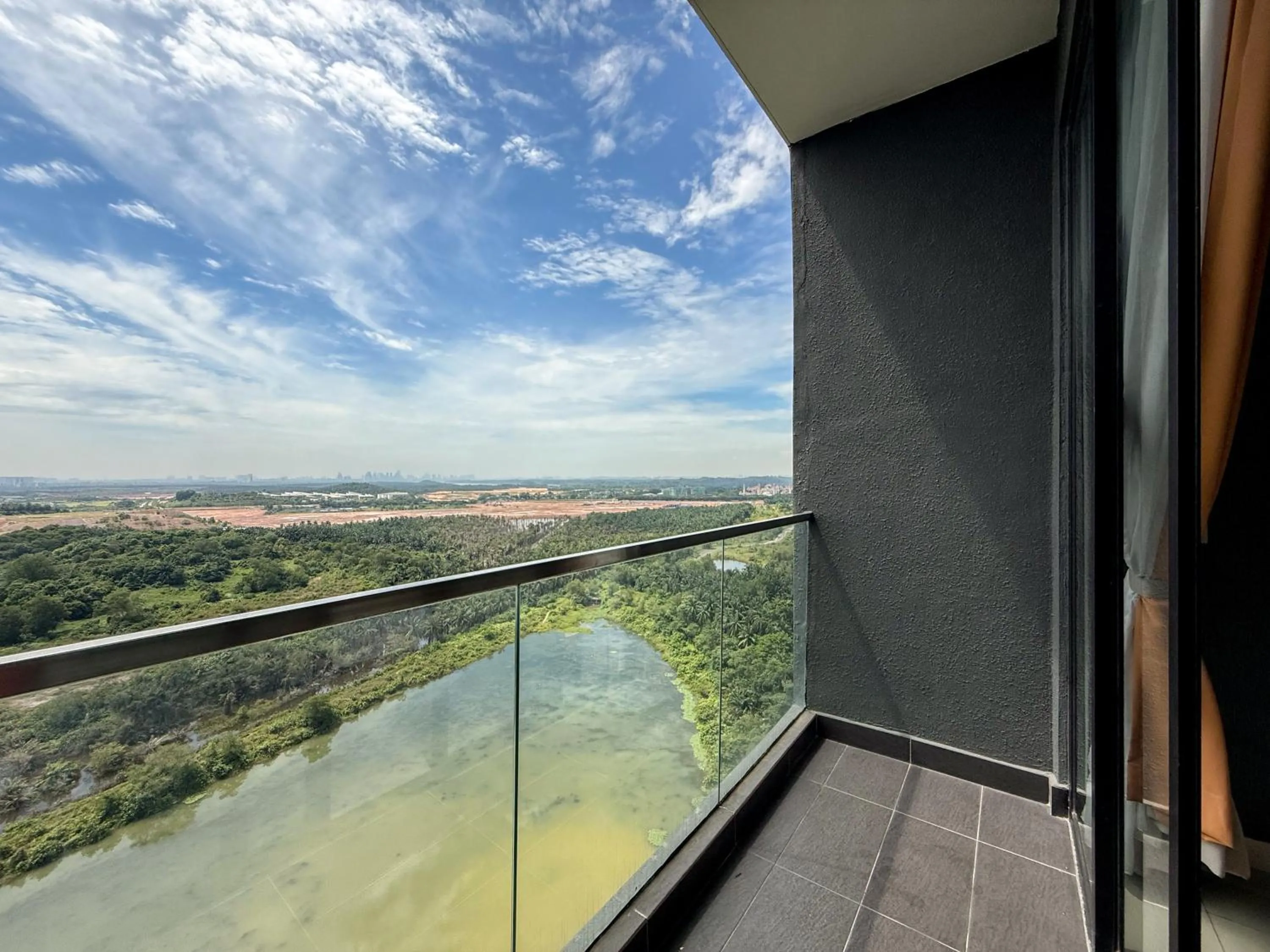 Balcony/Terrace in D'Pristine Suites by RR JBcity