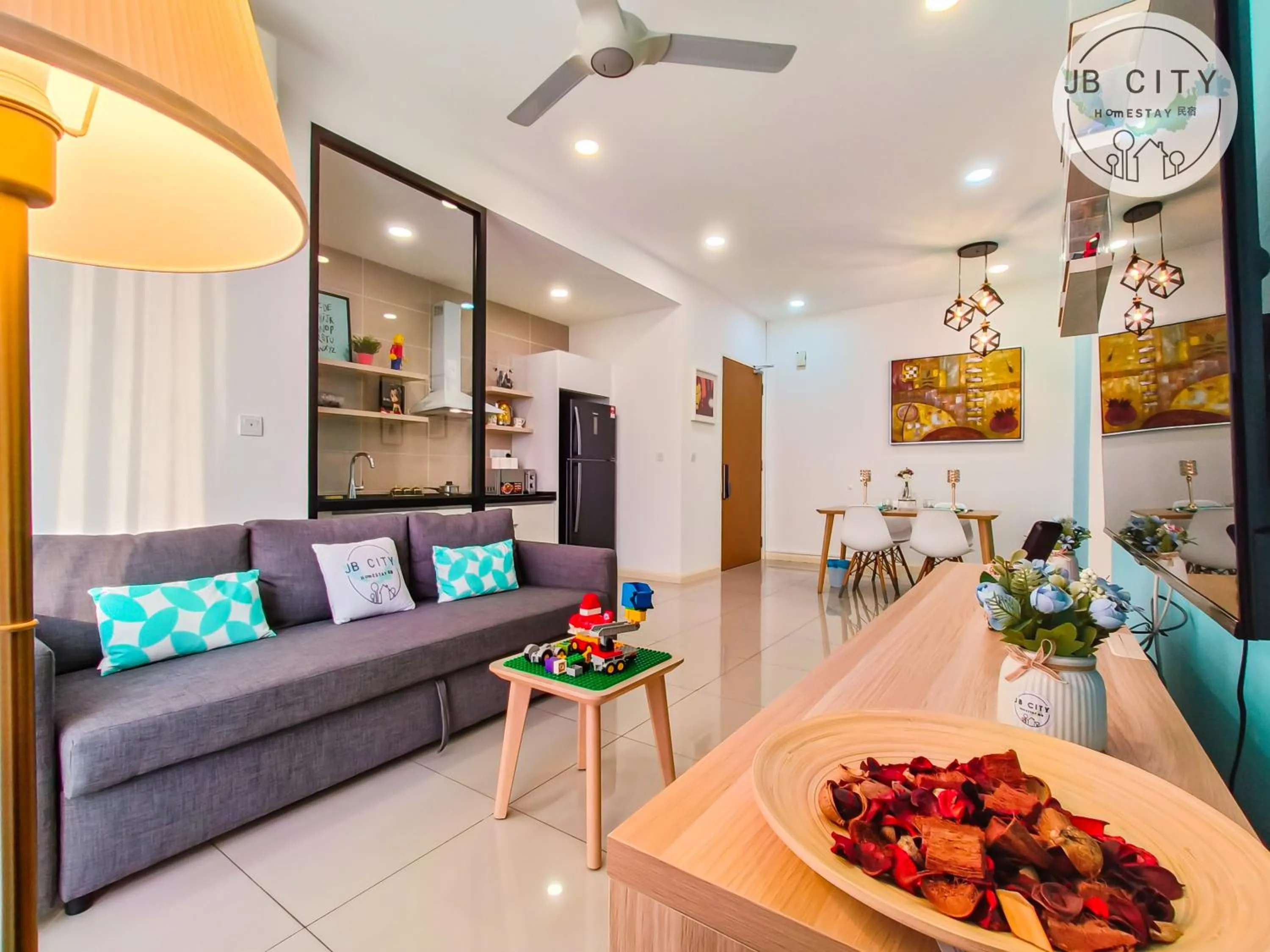 Living room in D'Pristine Suites by RR JBcity