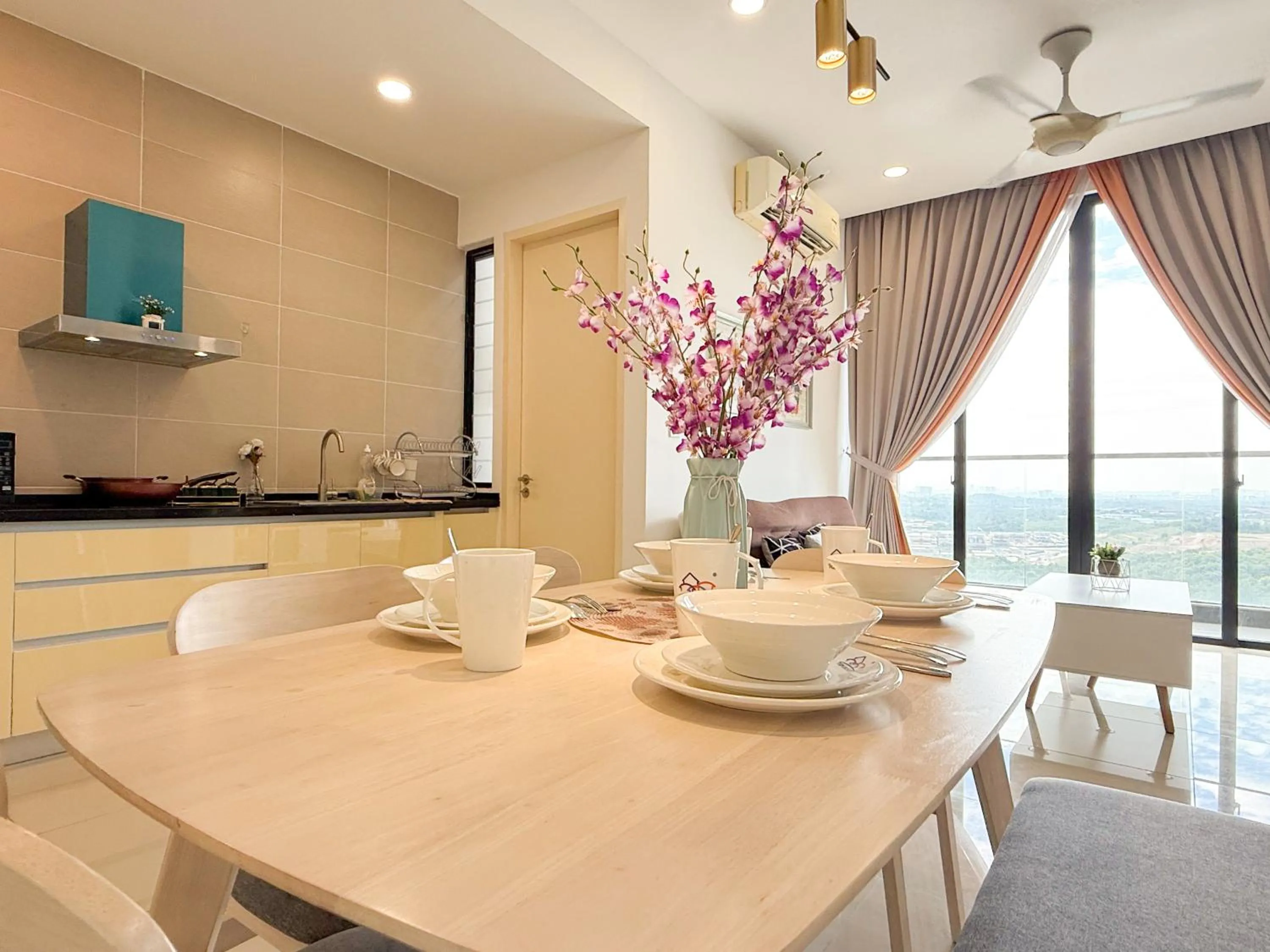 Dining area in D'Pristine Suites by RR JBcity