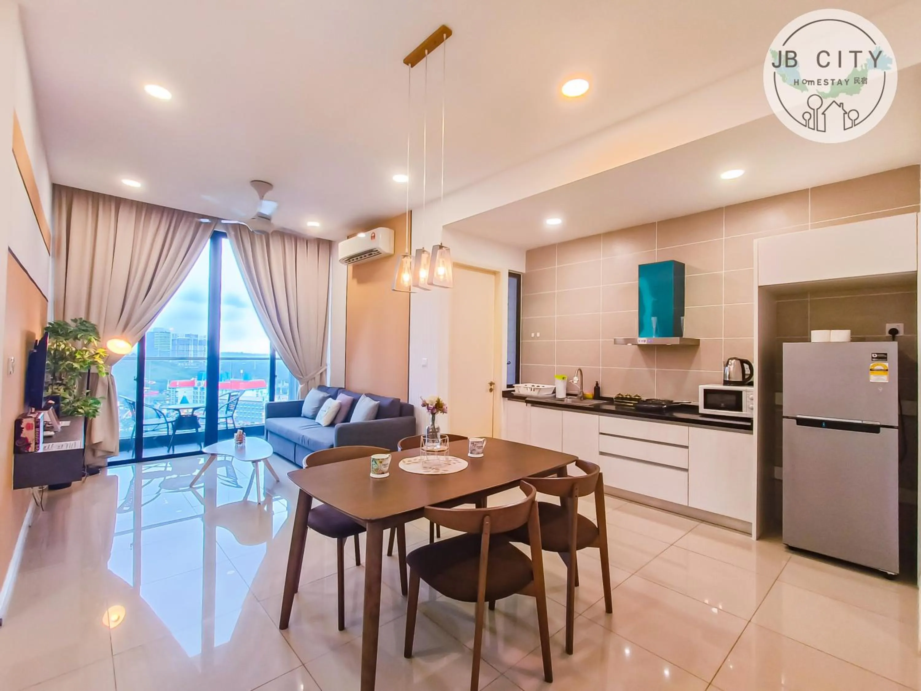 Kitchen or kitchenette in D'Pristine Suites by RR JBcity