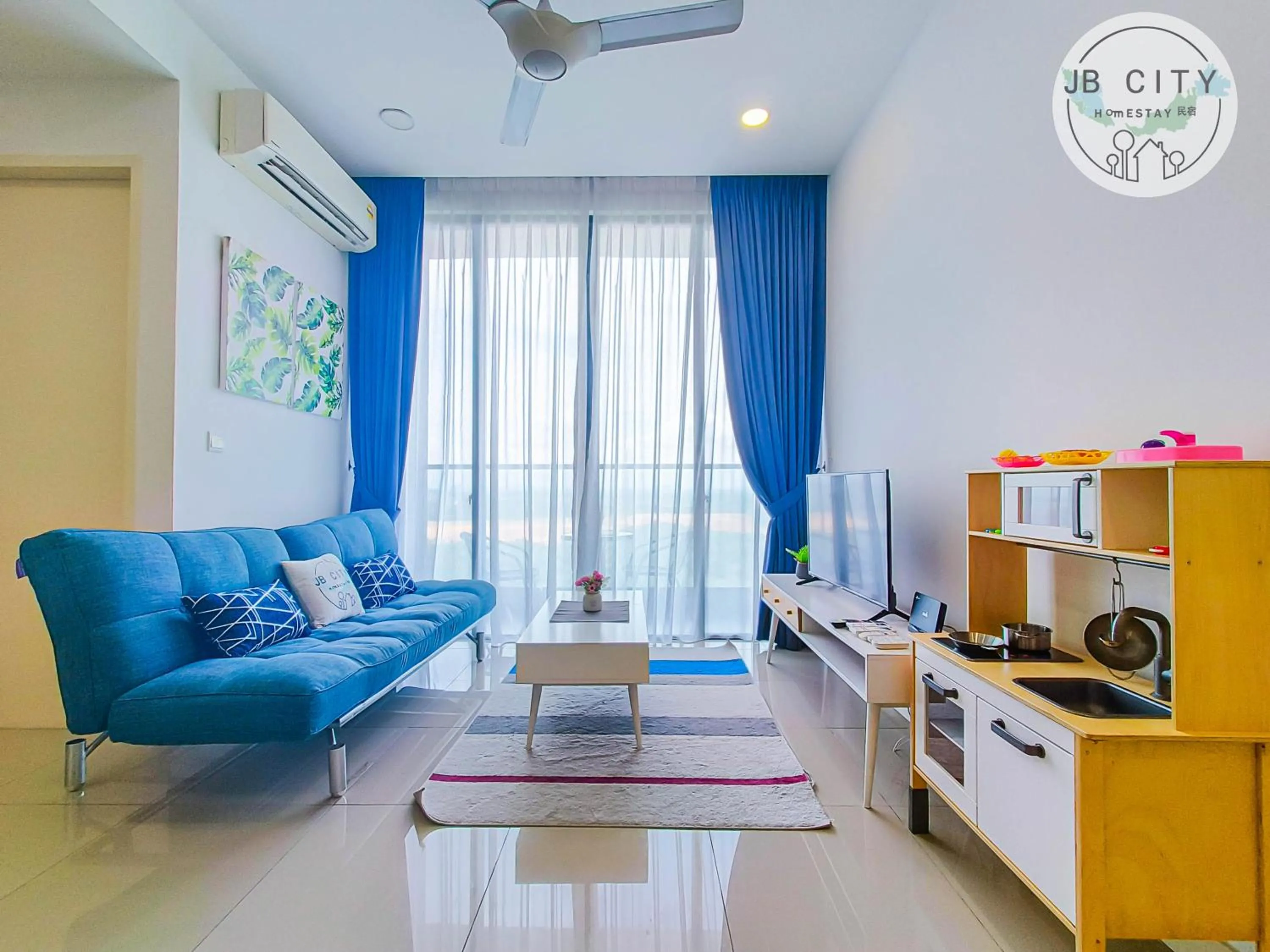 Living room in D'Pristine Suites by RR JBcity