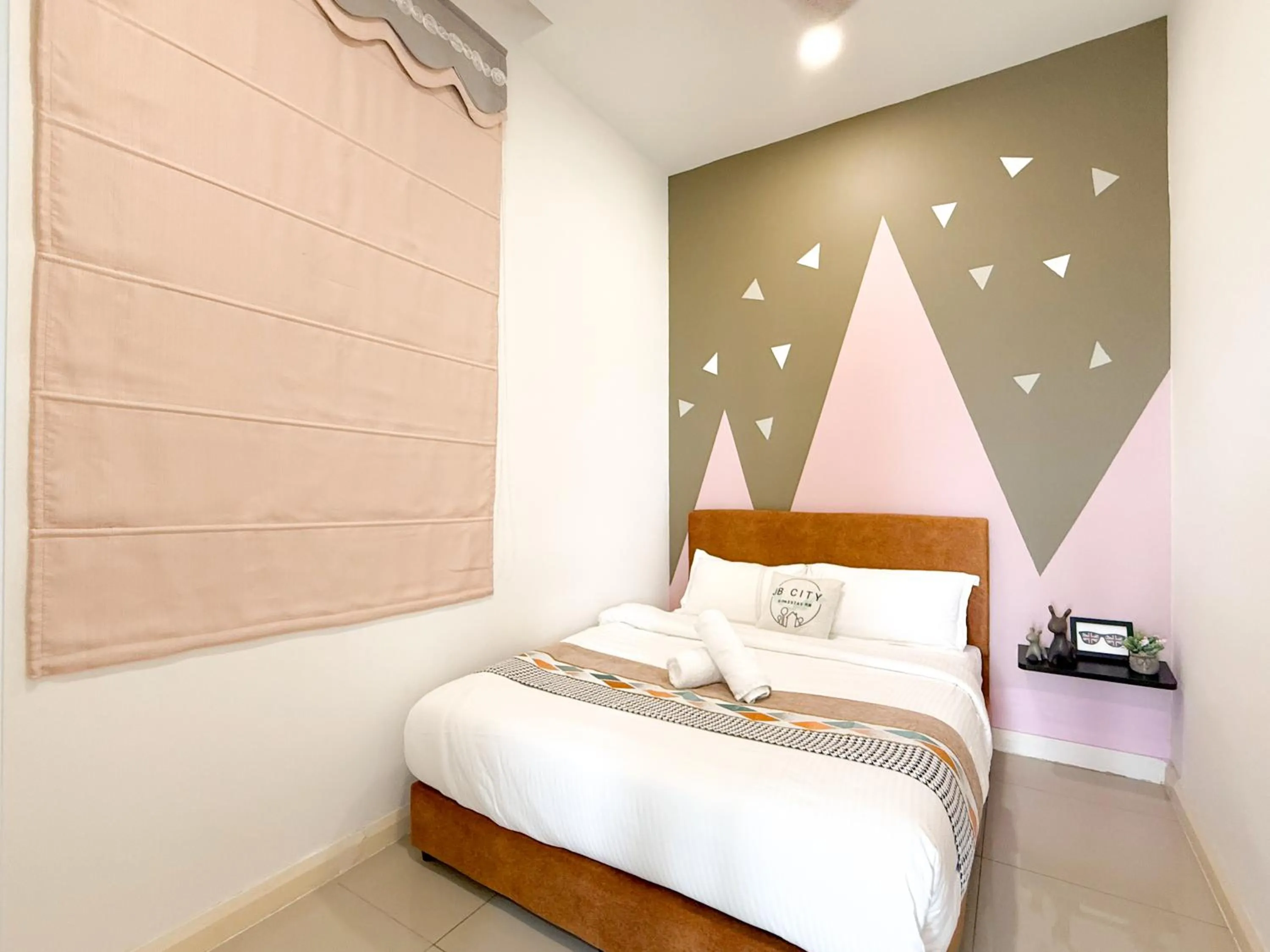 Bed in D'Pristine Suites by RR JBcity