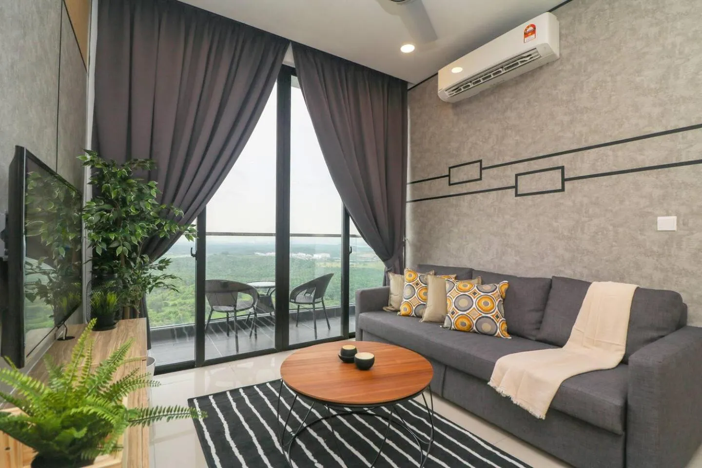 TV and multimedia in D'Pristine Suites by RR JBcity