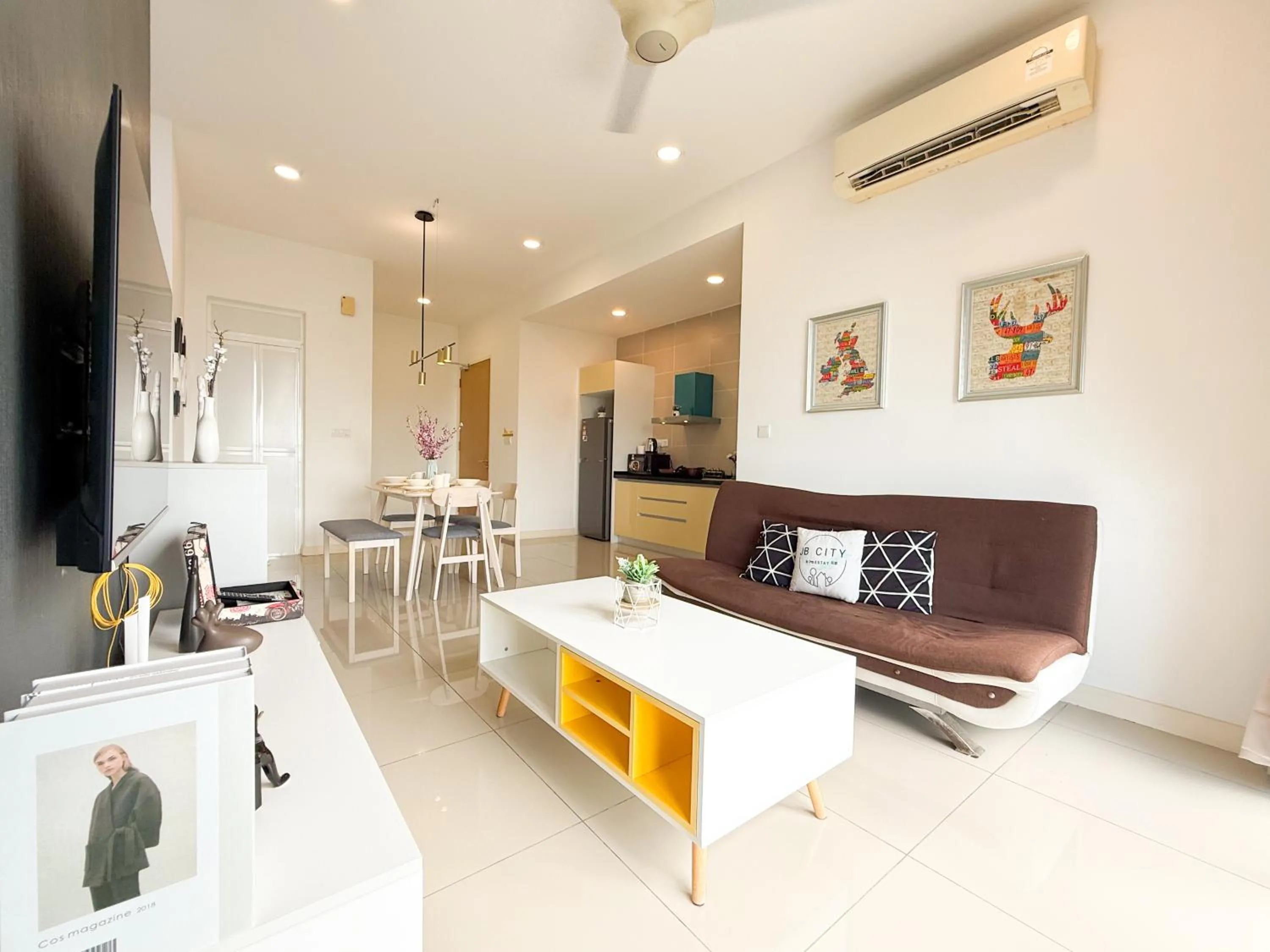 Living room in D'Pristine Suites by RR JBcity