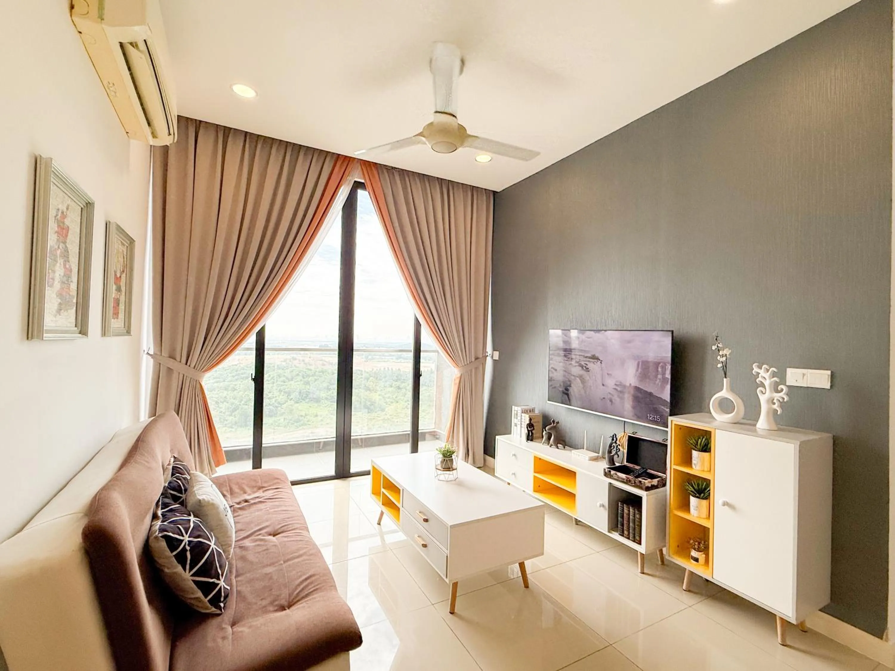 TV and multimedia in D'Pristine Suites by RR JBcity