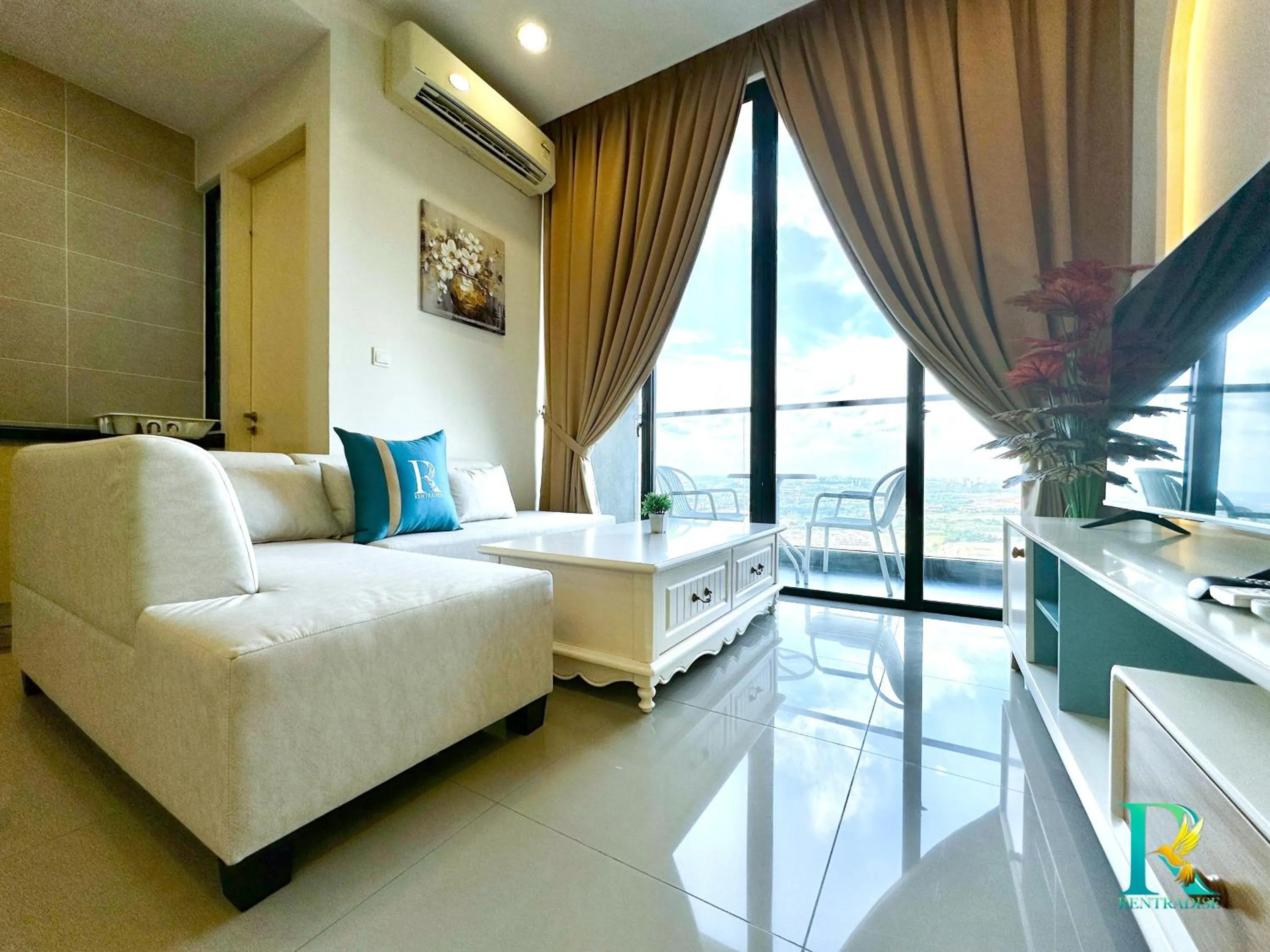 Living room, Bed in D'Pristine Suites by RR JBcity