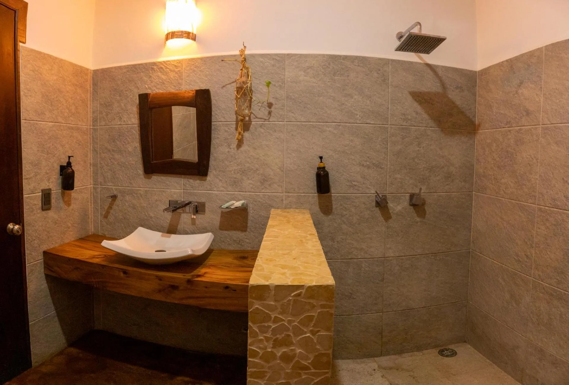 Madre Tierra Hotel & Coworking