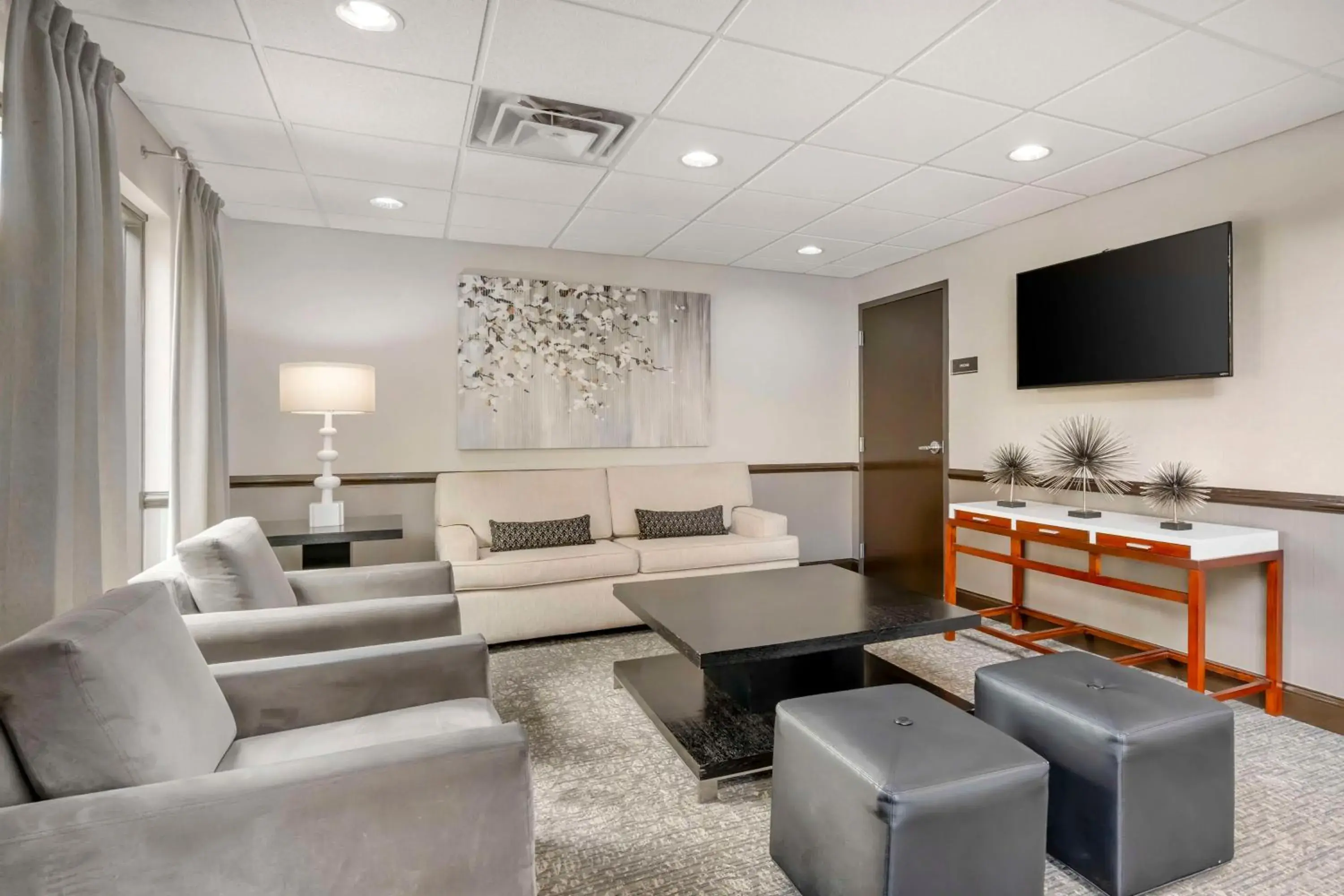 Lobby or reception in Best Western Suites Columbus Lobby or reception in Best Western Suites Columbus