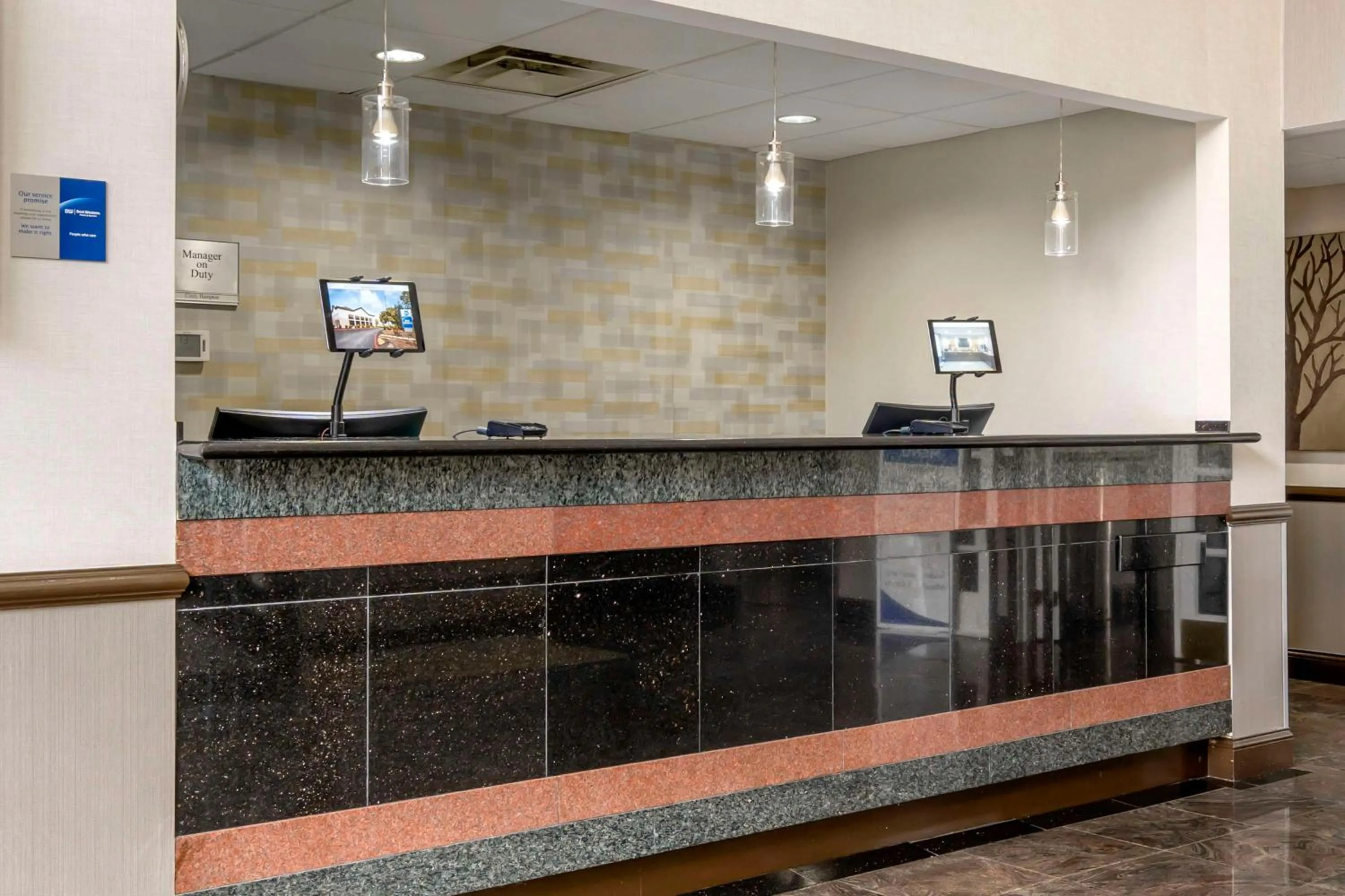 Lobby or reception in Best Western Suites Columbus