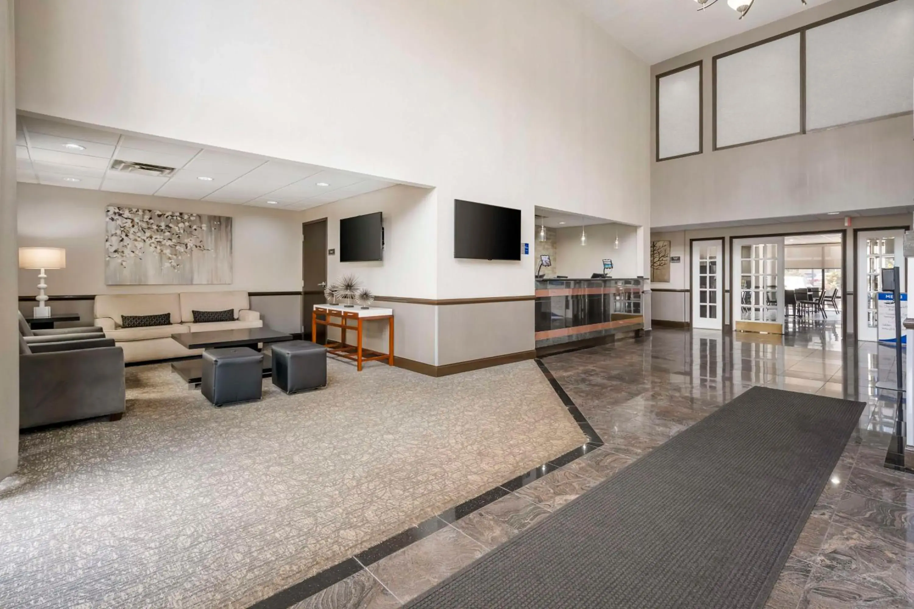 Lobby or reception in Best Western Suites Columbus Lobby or reception in Best Western Suites Columbus