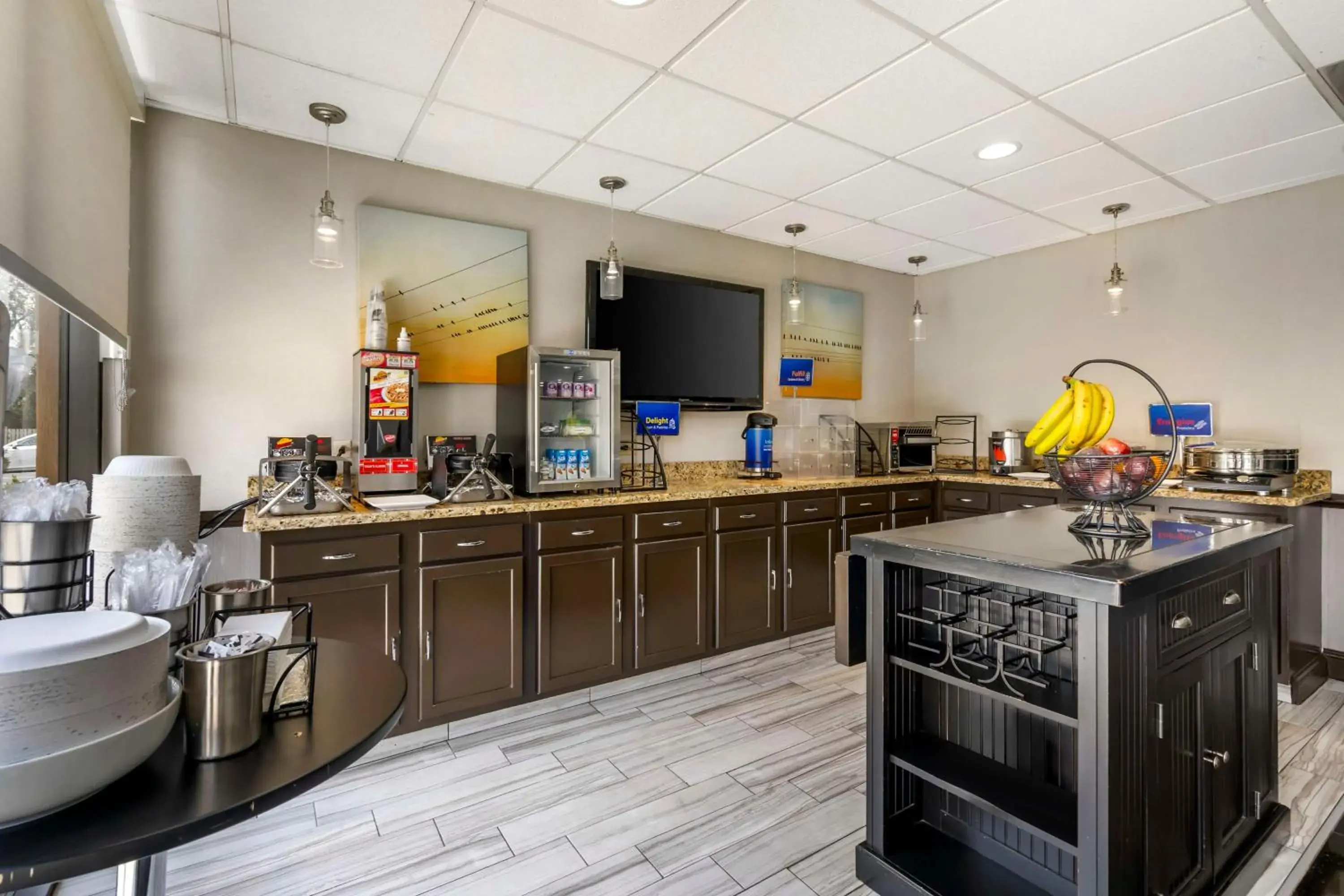 Breakfast in Best Western Suites Columbus Breakfast in Best Western Suites Columbus