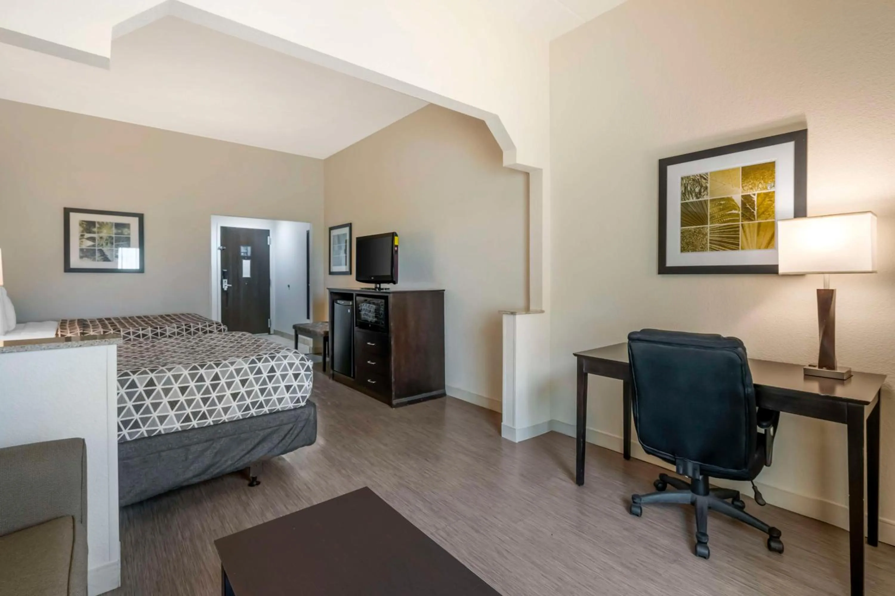 Bedroom, Bed in Best Western Suites Columbus