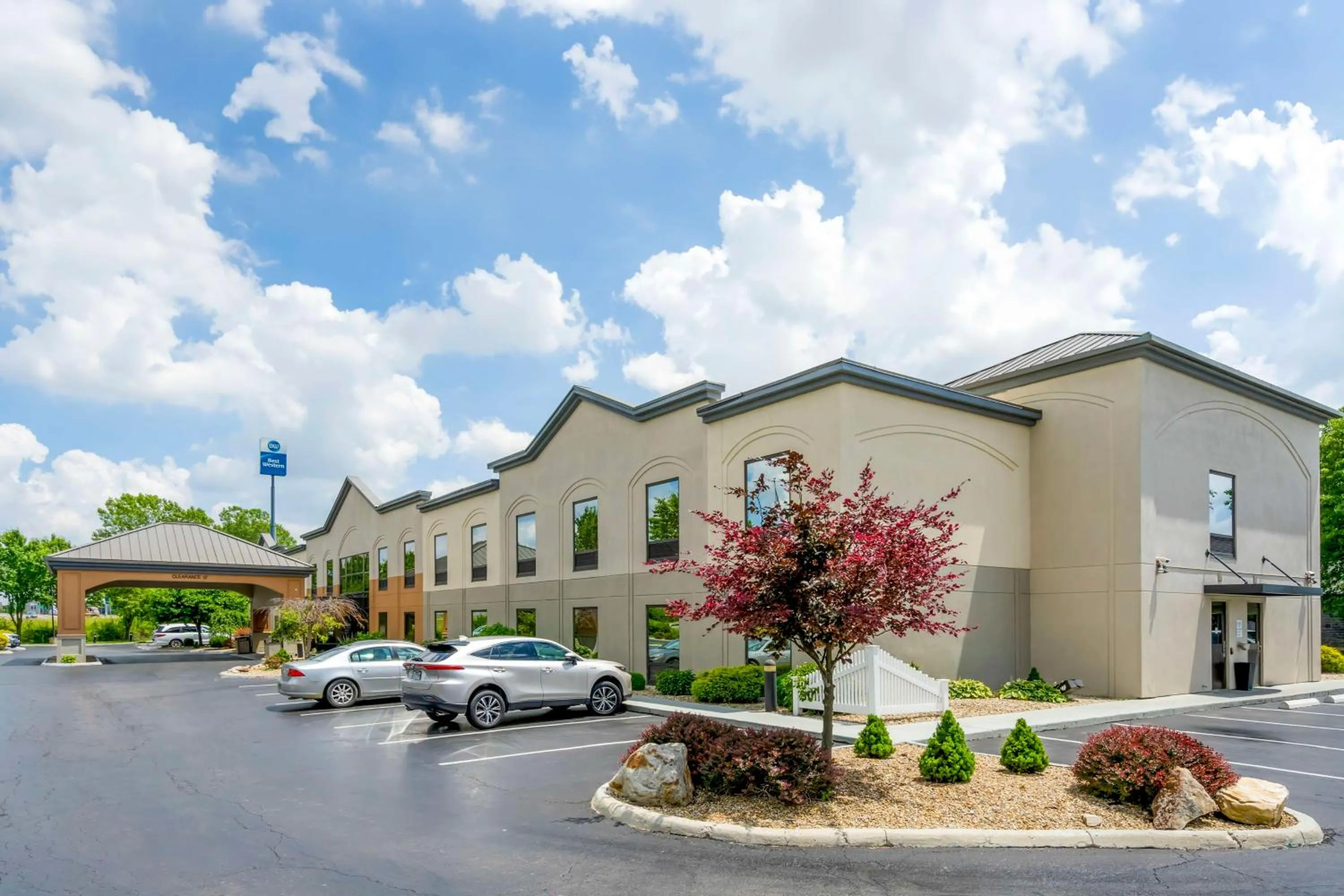 Property building in Best Western Suites Columbus