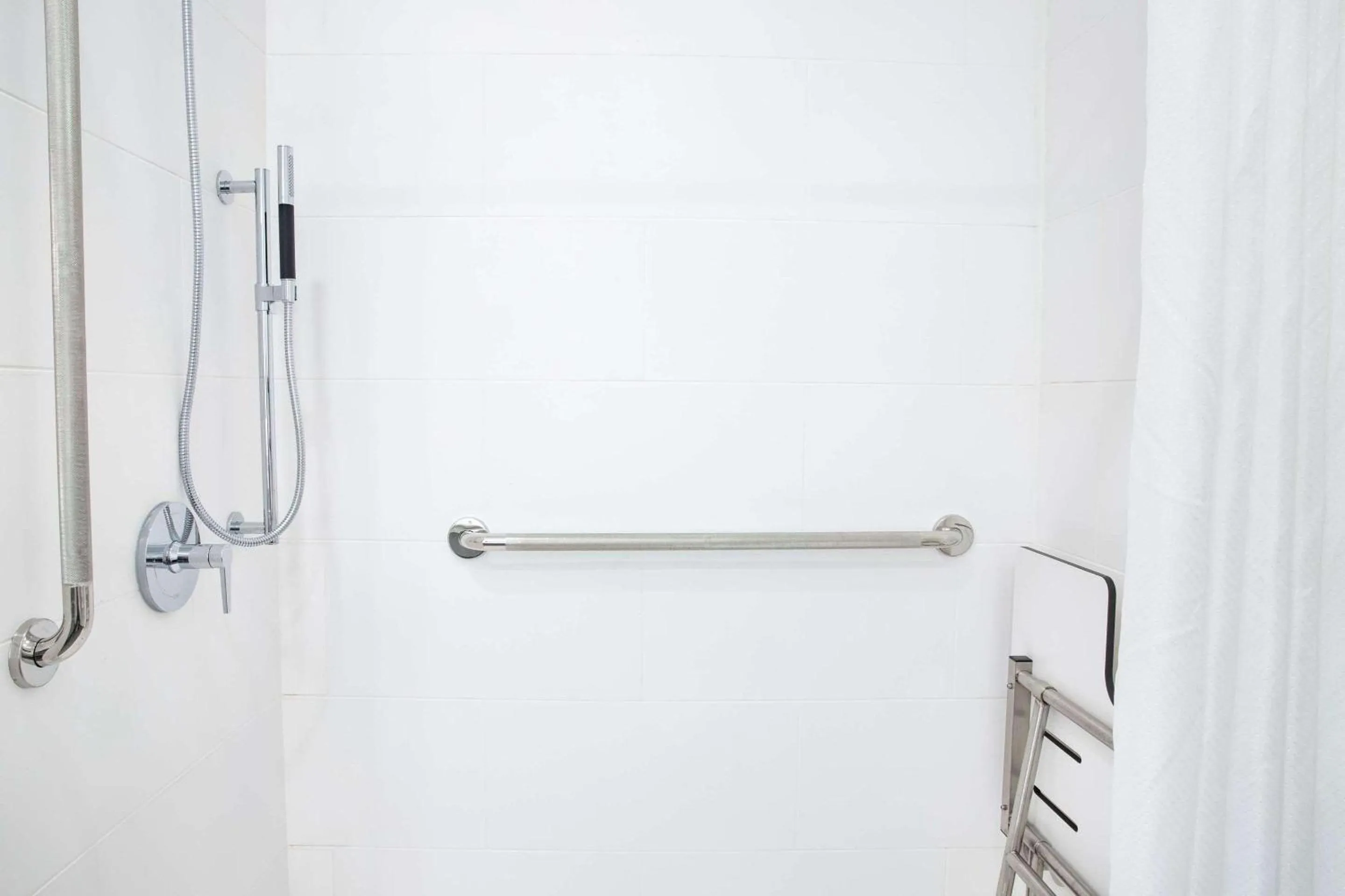 Bedroom in Country Inn & Suites by Radisson, Columbus West, OH