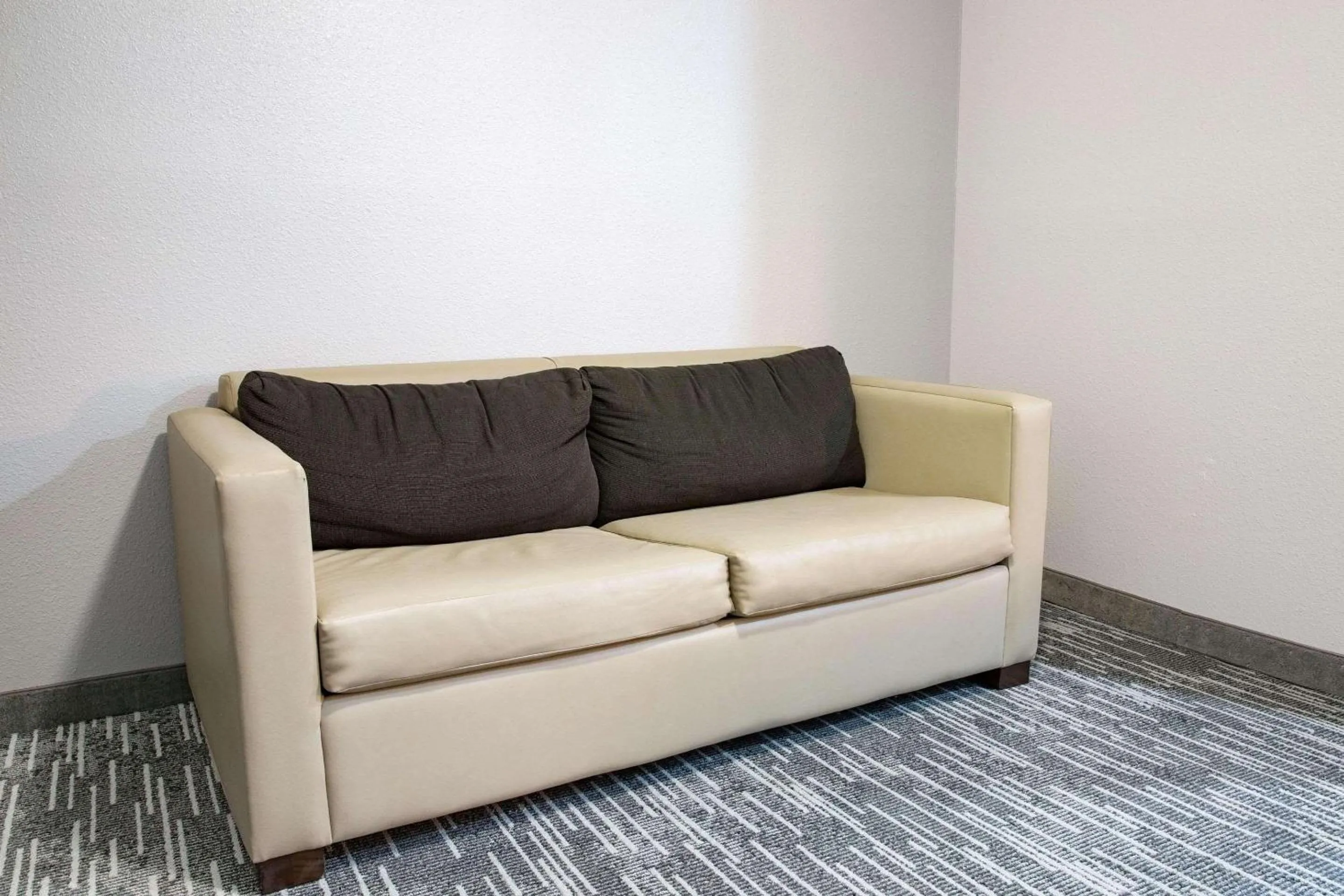 Bedroom in Country Inn & Suites by Radisson, Columbus West, OH