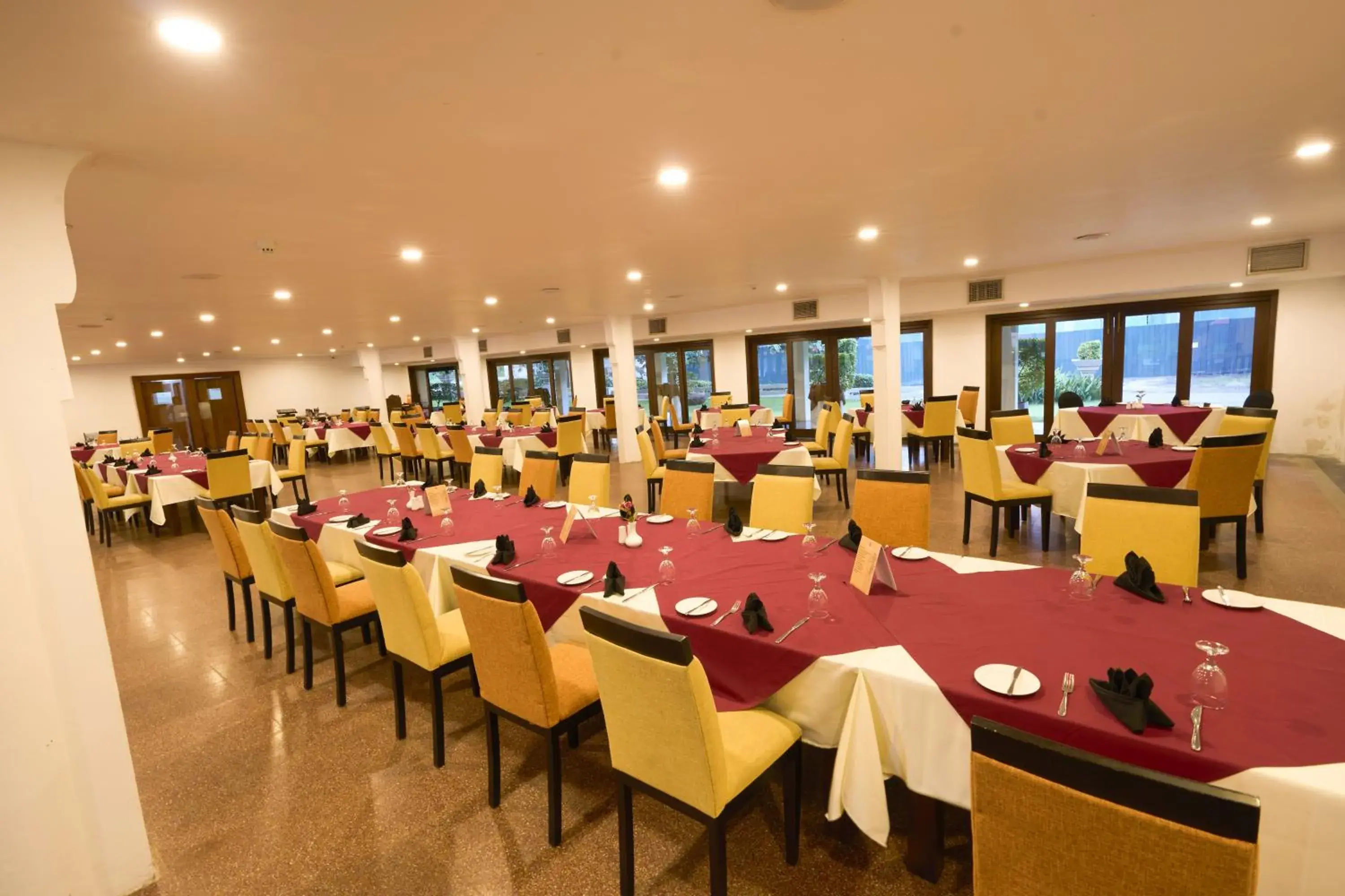 Restaurant/places to eat in Rajarata Hotel Anuradhapura Restaurant/places to eat in Rajarata Hotel Anuradhapura