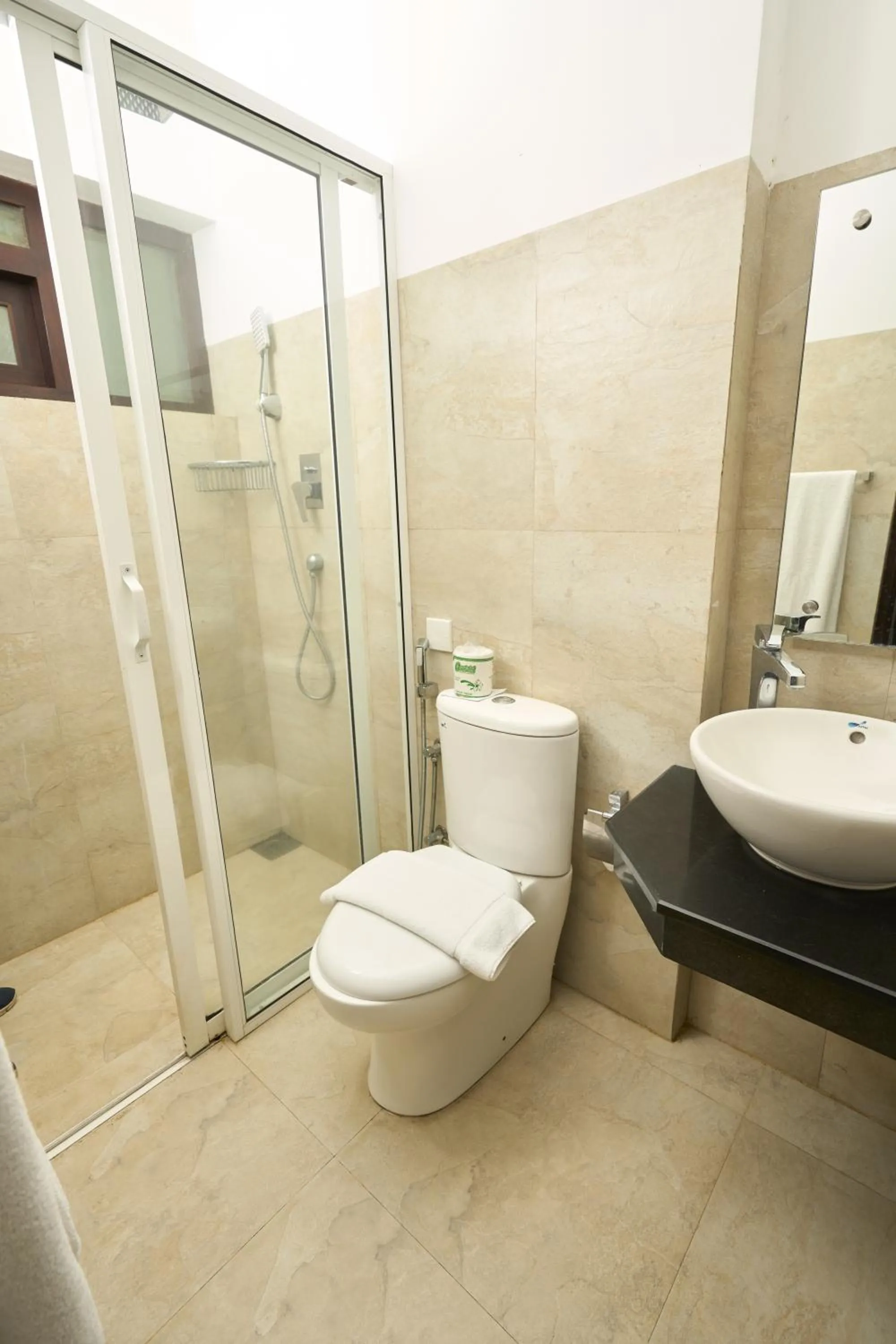 Shower in Rajarata Hotel Anuradhapura