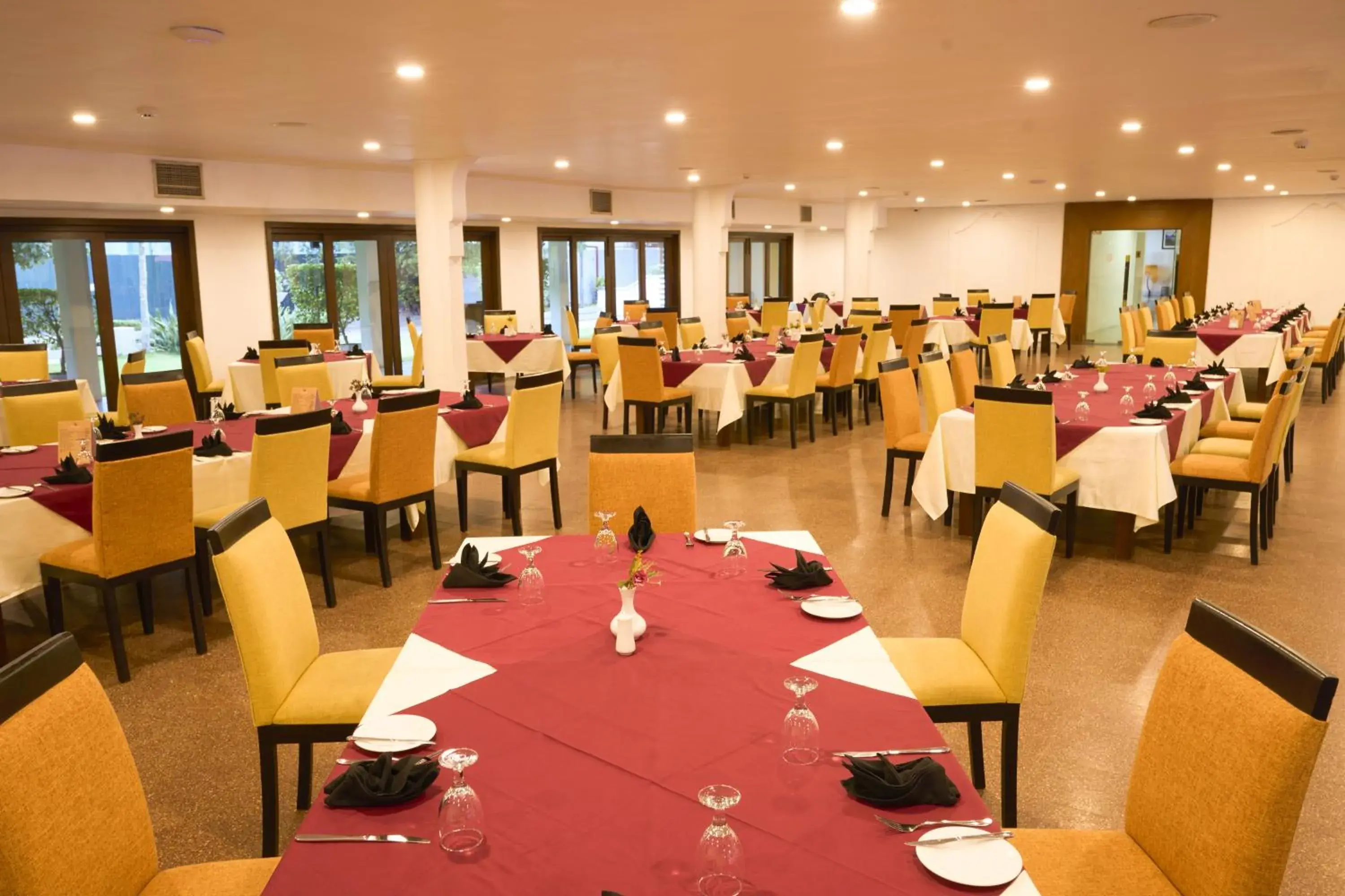 Restaurant/places to eat in Rajarata Hotel Anuradhapura Restaurant/places to eat in Rajarata Hotel Anuradhapura