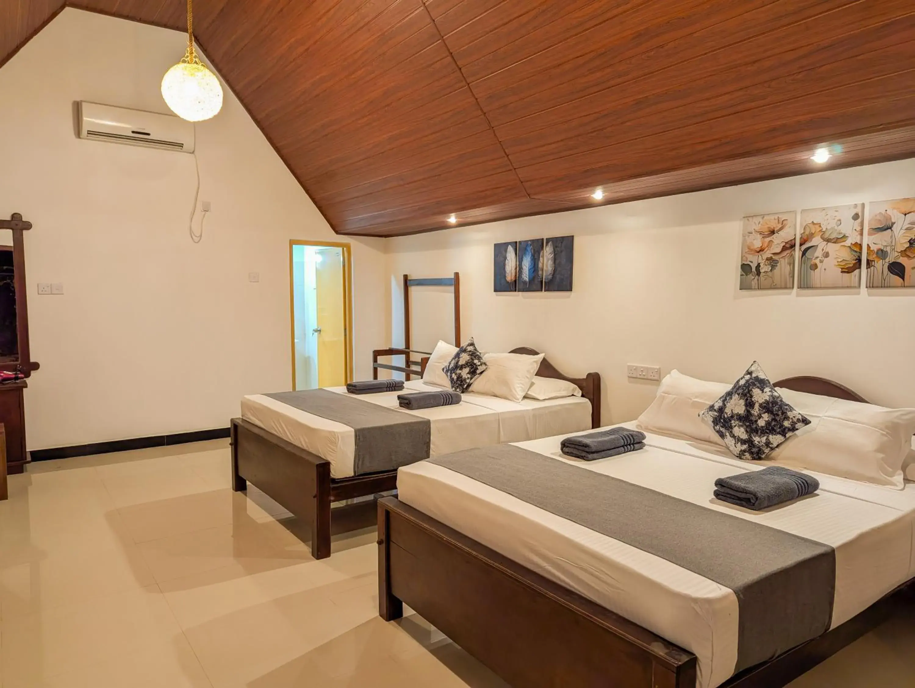 Family Room (4 Adults) in Sigiri Choona Lodge 'unique sunrise viewpoint' Family Room (4 Adults) in Sigiri Choona Lodge 'unique sunrise viewpoint'