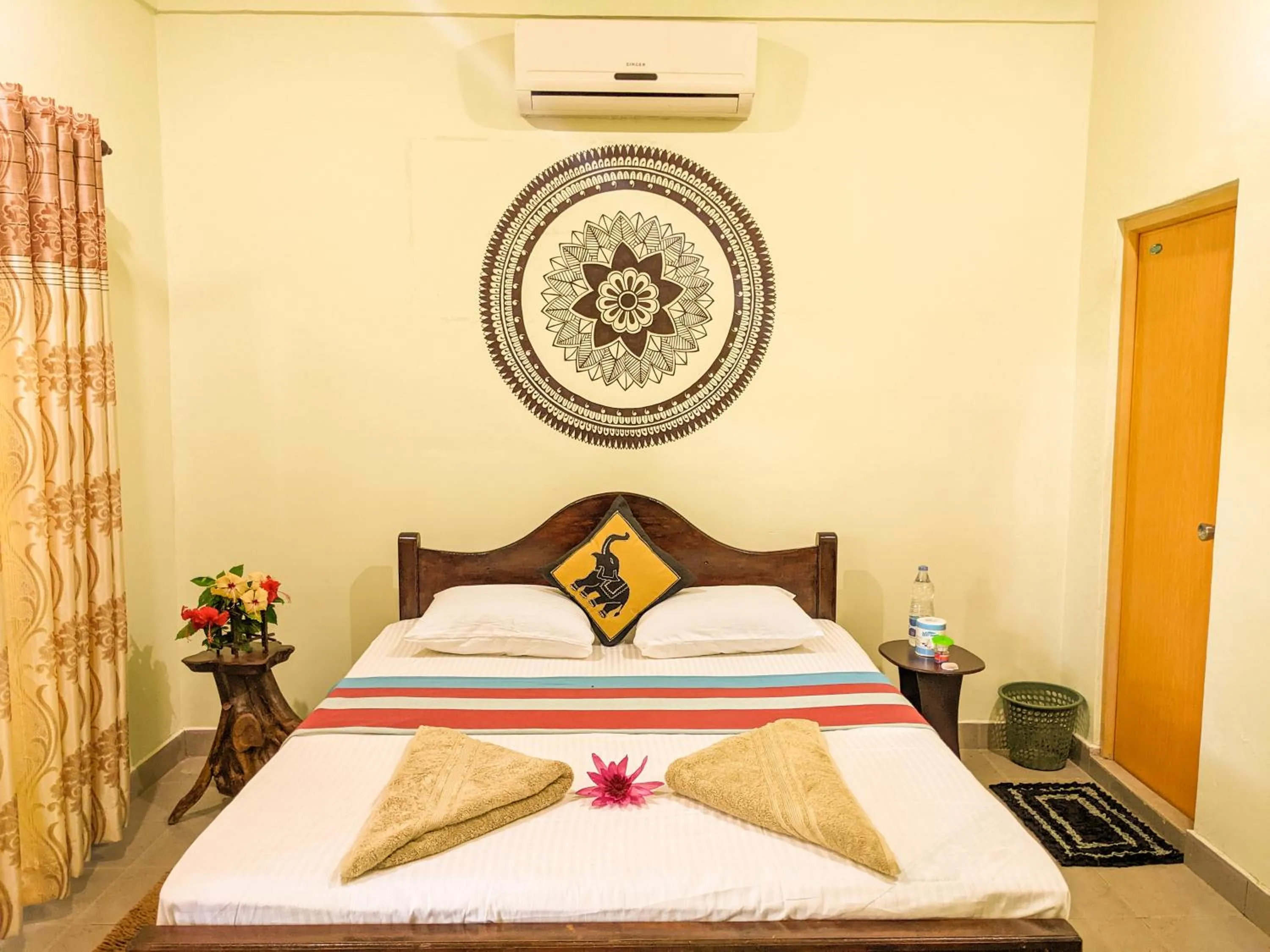 Bed in Sigiri Choona Lodge 'unique sunrise viewpoint'