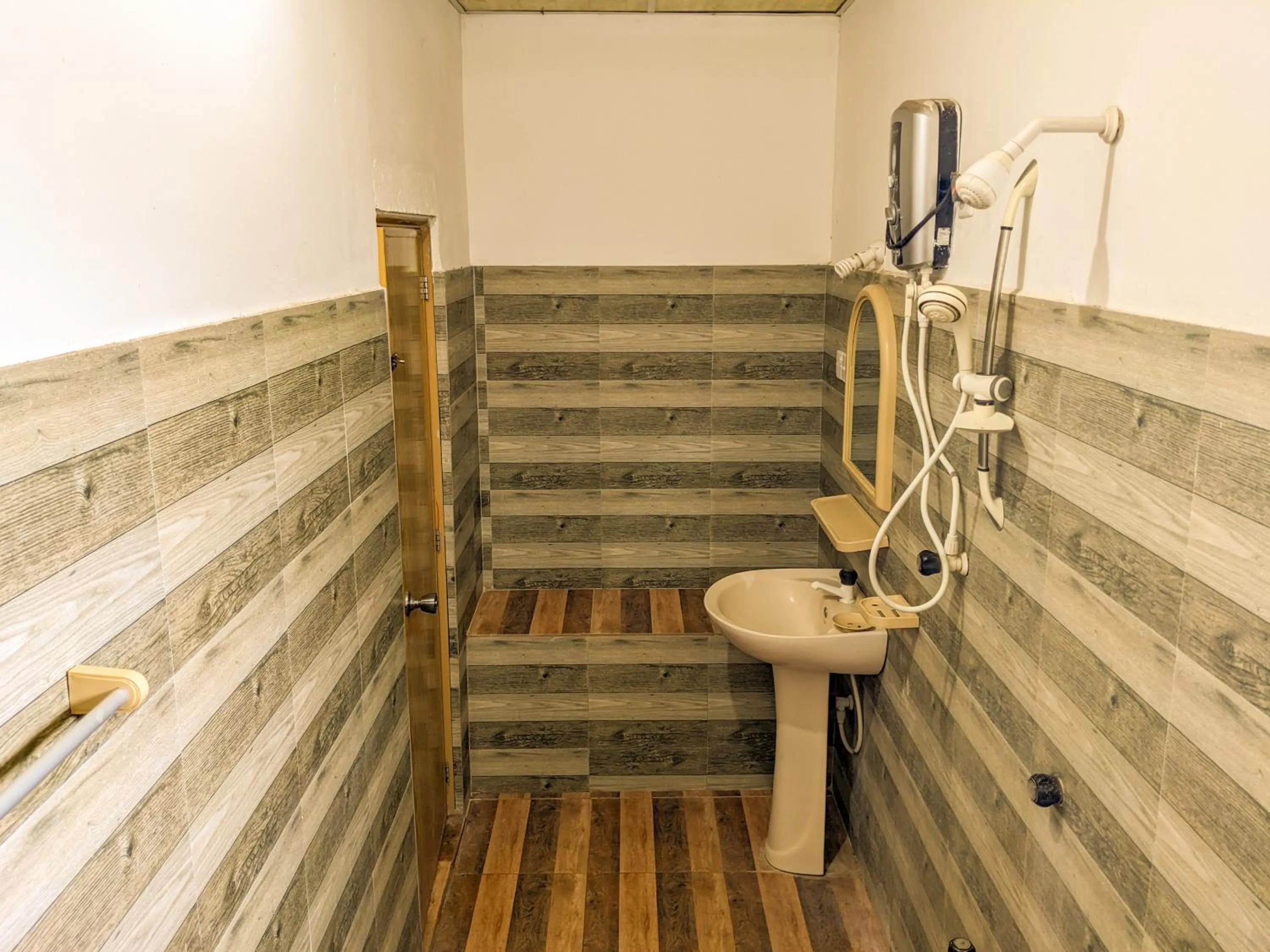 Bathroom in Sigiri Choona Lodge 'unique sunrise viewpoint'