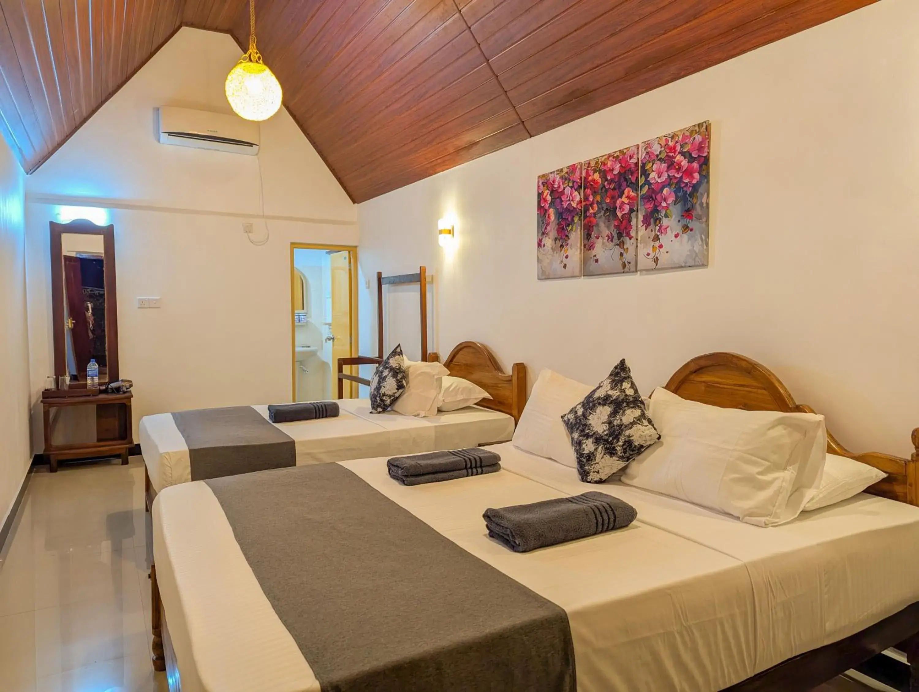 Double or Twin Room - single occupancy in Sigiri Choona Lodge 'unique sunrise viewpoint' Double or Twin Room - single occupancy in Sigiri Choona Lodge 'unique sunrise viewpoint'