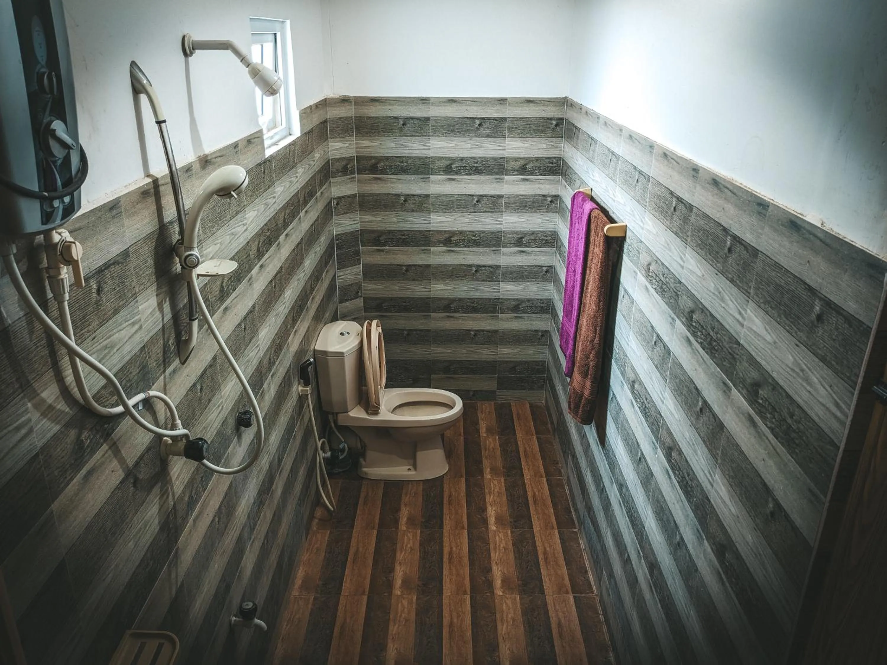 Bathroom in Sigiri Choona Lodge 'unique sunrise viewpoint'