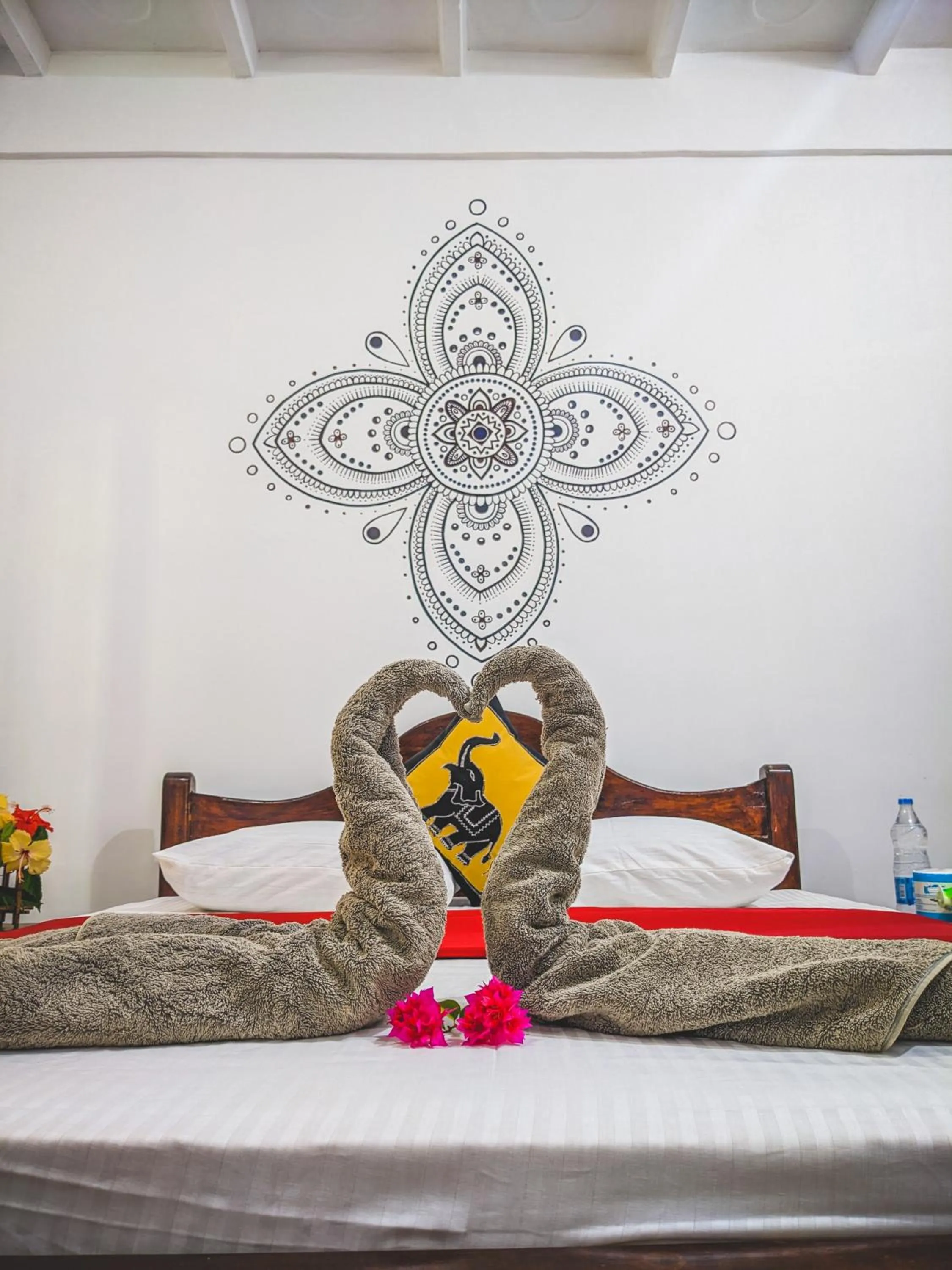 Bed in Sigiri Choona Lodge 'unique sunrise viewpoint'