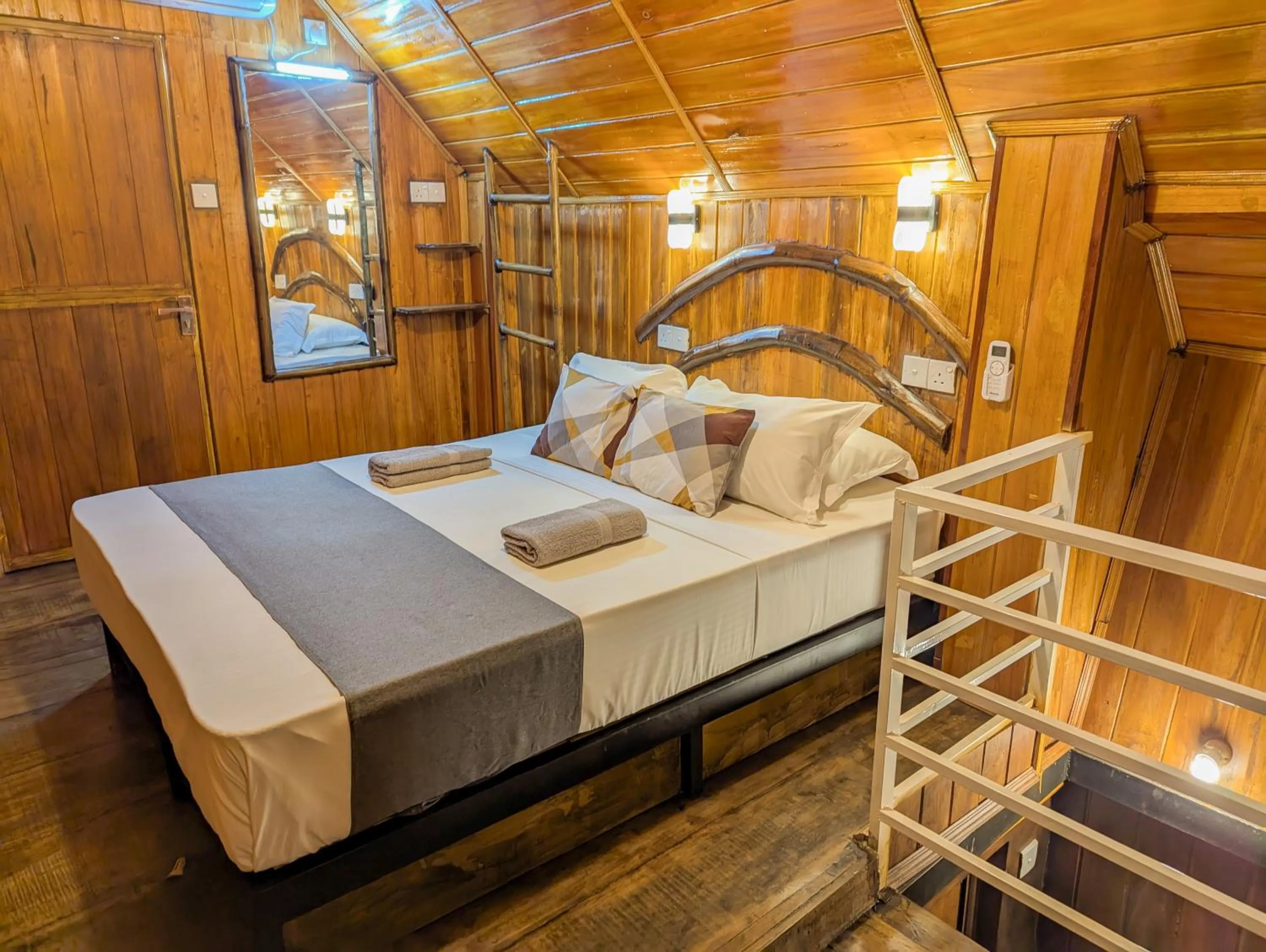 Bed in Sigiri Choona Lodge 'unique sunrise viewpoint'