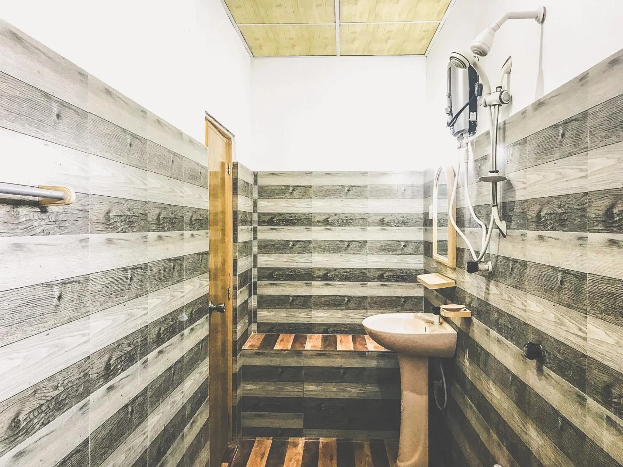 Bathroom in Sigiri Choona Lodge 'unique sunrise viewpoint'