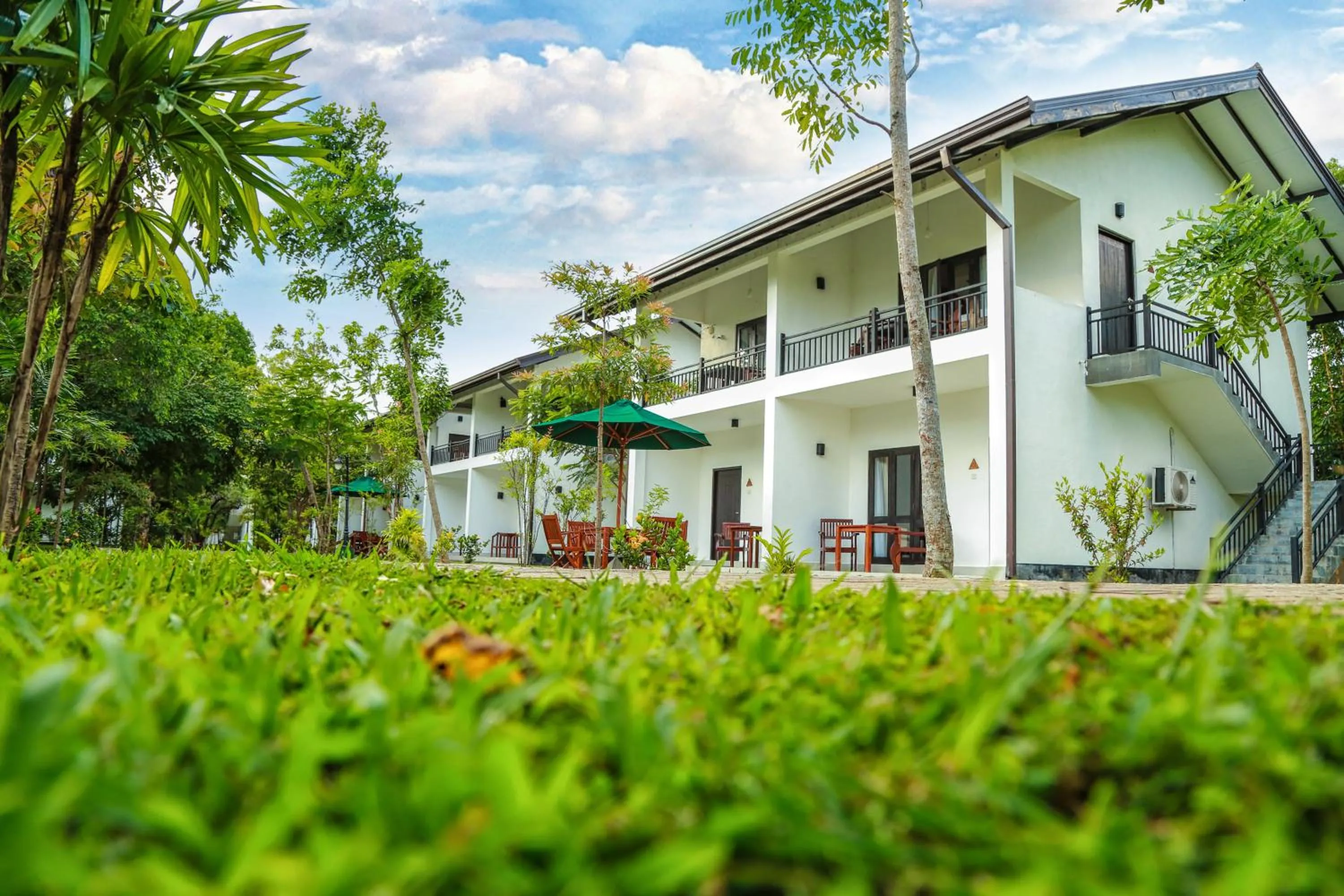 Garden view in Oak Ray Elephant Lake