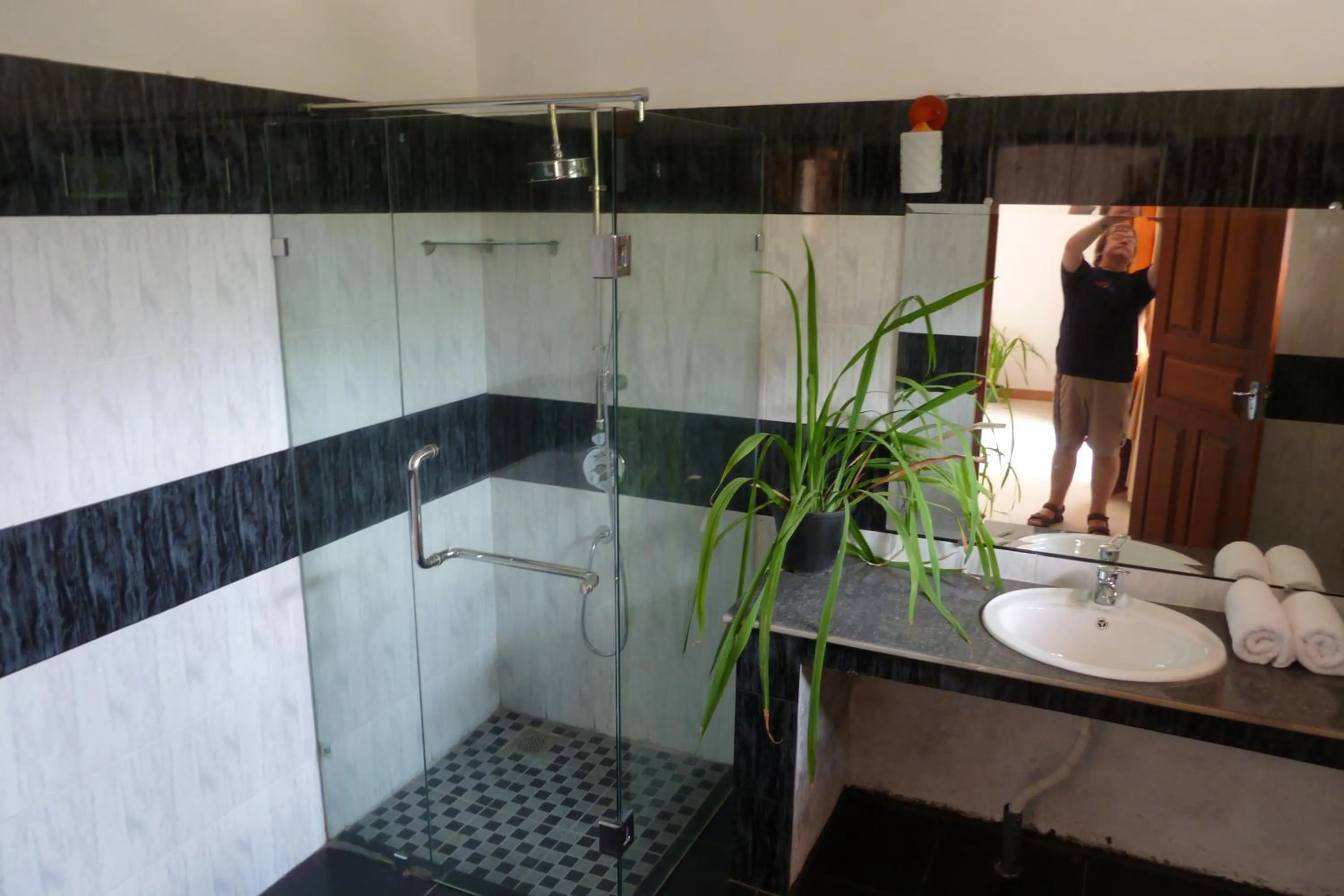 Bathroom in Bougain Villa