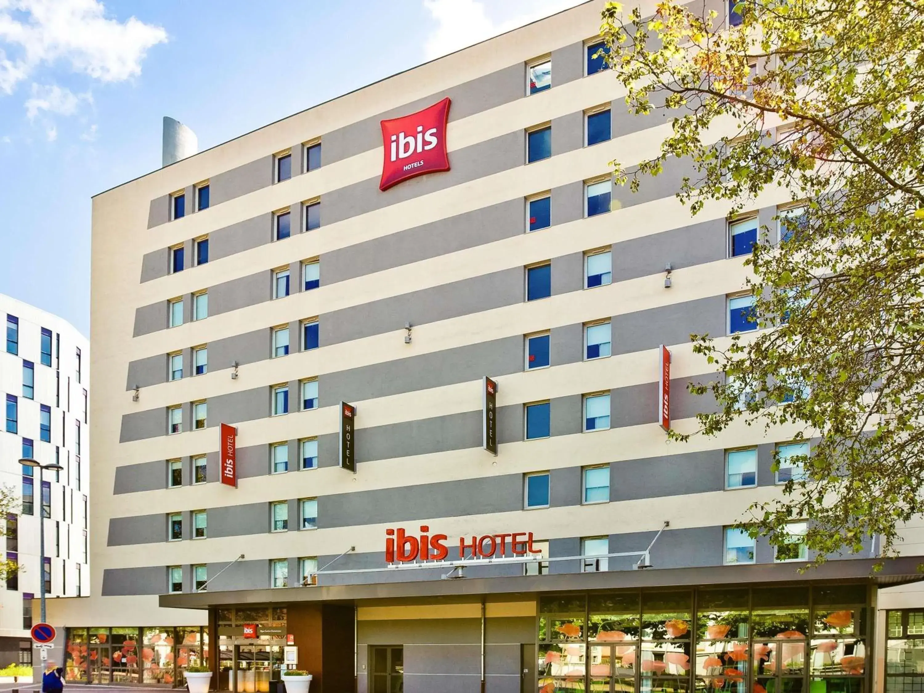 Property building in Hotel ibis Dijon Centre Clemenceau Property building in Hotel ibis Dijon Centre Clemenceau