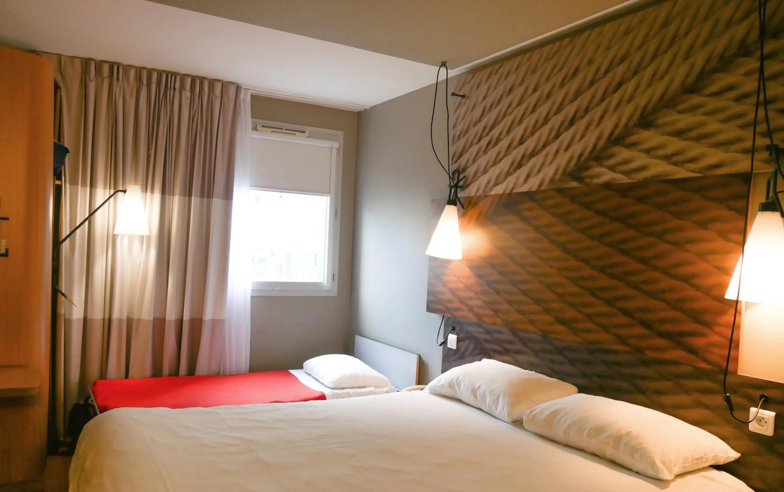 Bedroom, Bed in Hotel ibis Dijon Centre Clemenceau