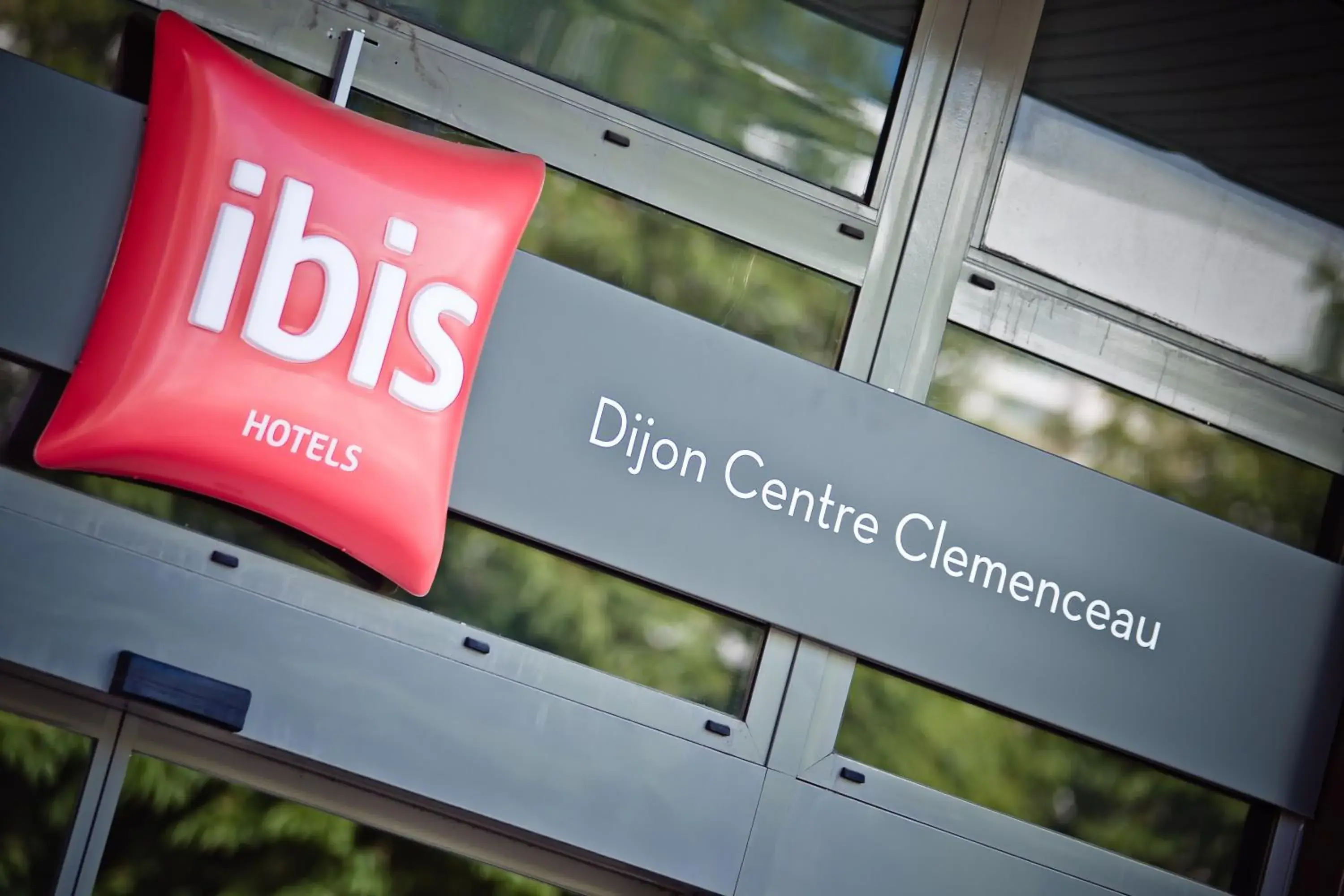 Facade/entrance in Hotel ibis Dijon Centre Clemenceau Facade/entrance in Hotel ibis Dijon Centre Clemenceau