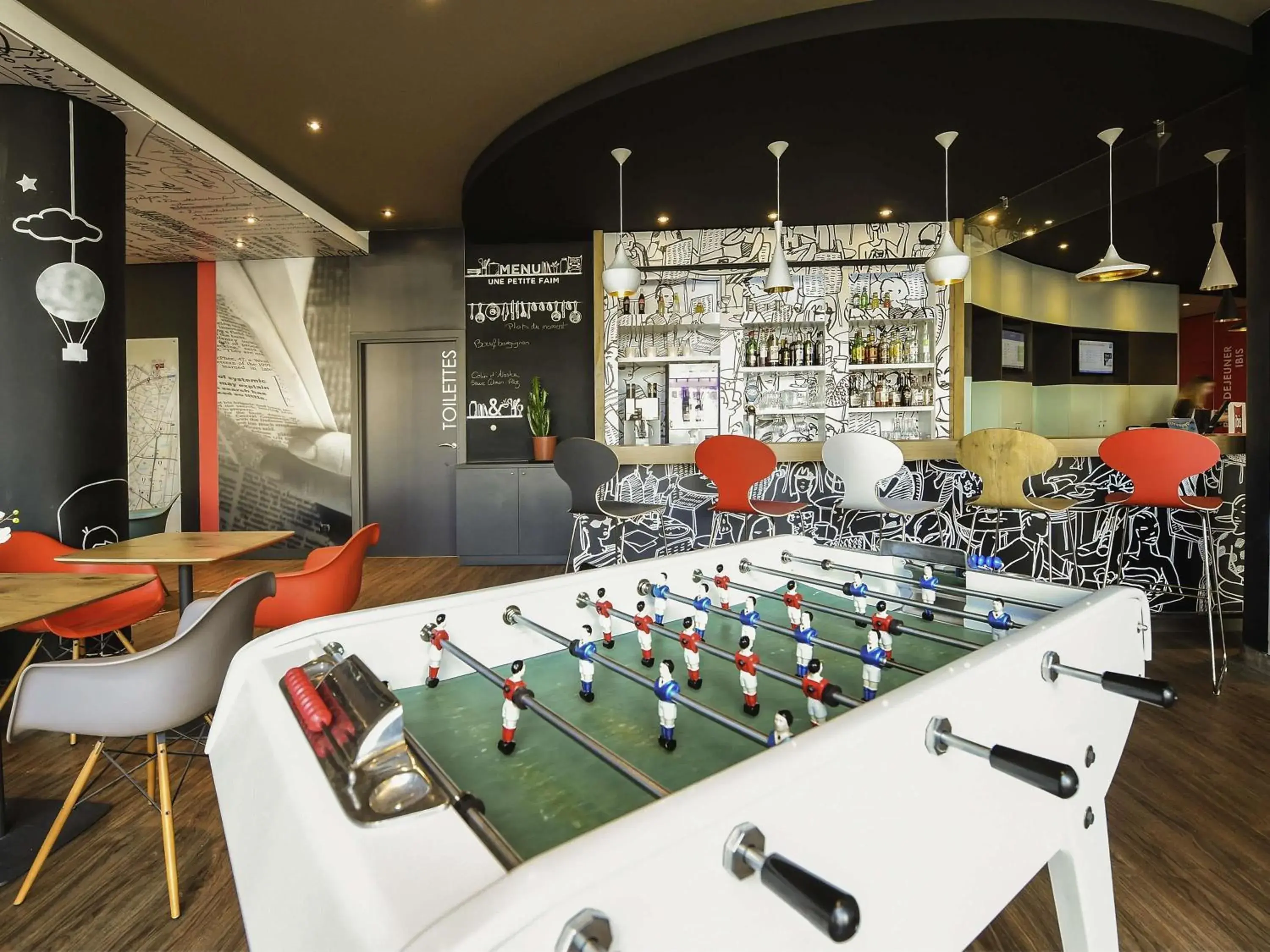 Lounge or bar in Hotel ibis Dijon Centre Clemenceau Lounge or bar in Hotel ibis Dijon Centre Clemenceau