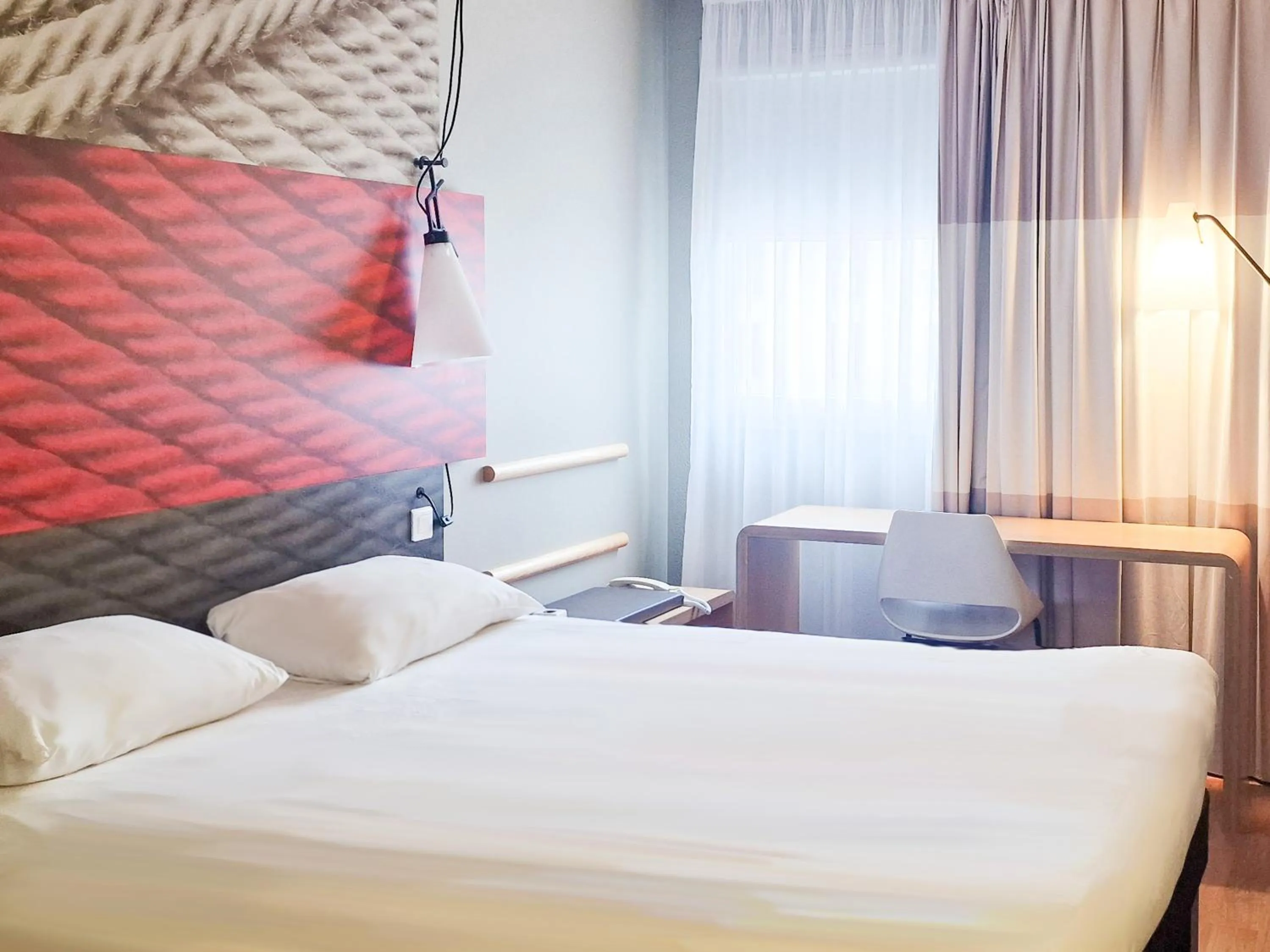 Photo of the whole room, Bed in Hotel ibis Dijon Centre Clemenceau