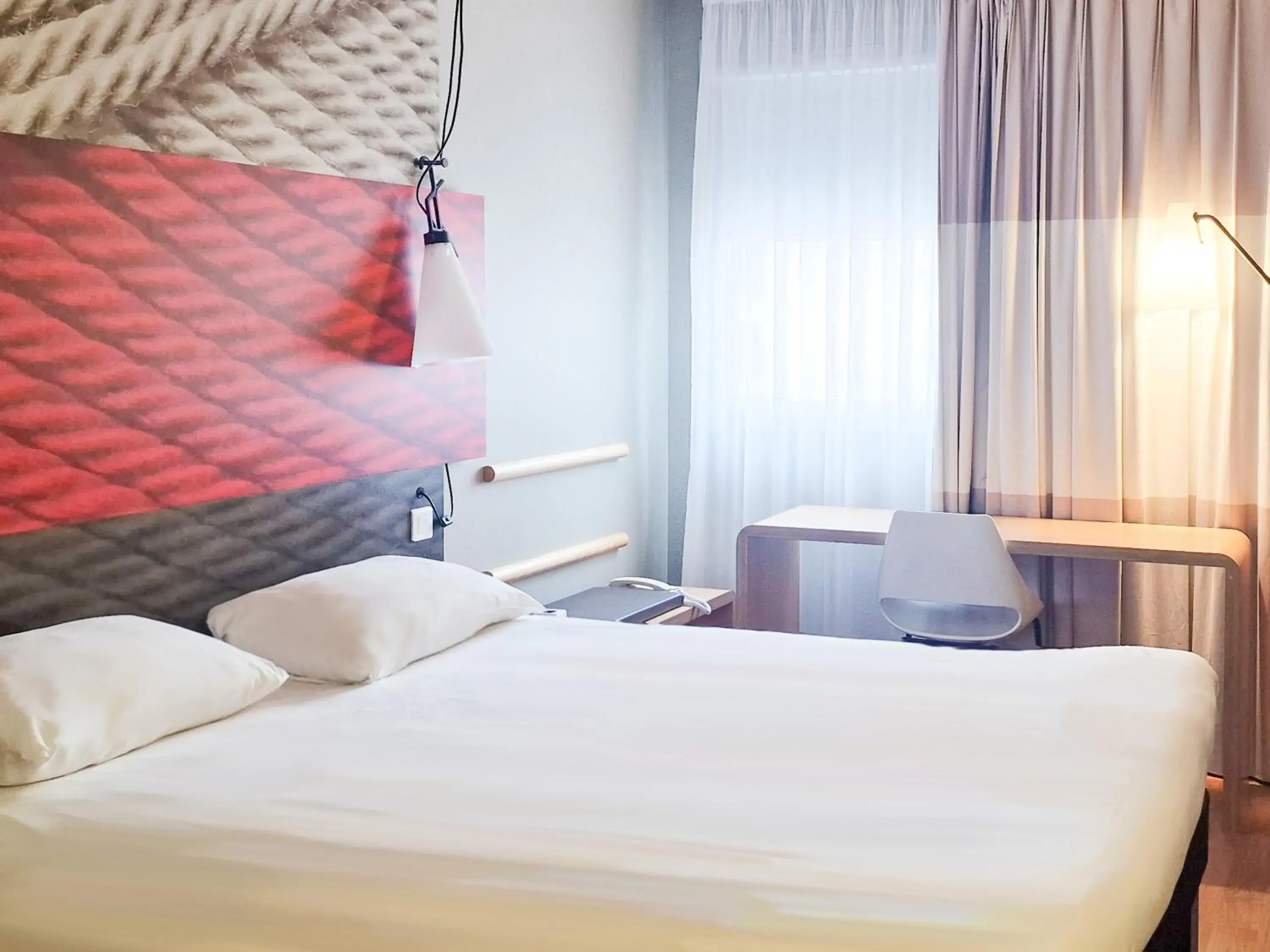 Photo of the whole room, Bed in Hotel ibis Dijon Centre Clemenceau Photo of the whole room, Bed in Hotel ibis Dijon Centre Clemenceau