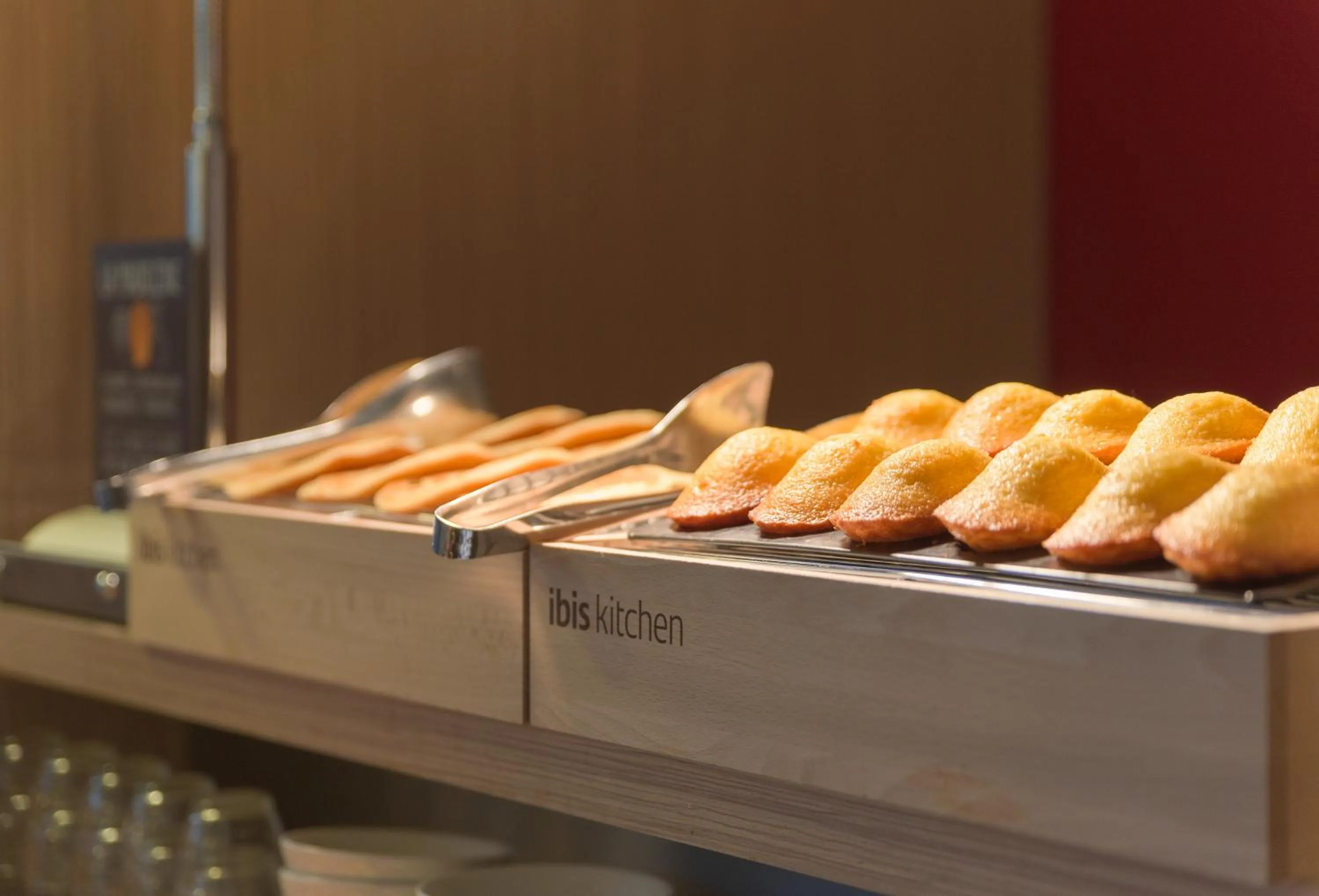 Buffet breakfast in Hotel ibis Dijon Centre Clemenceau