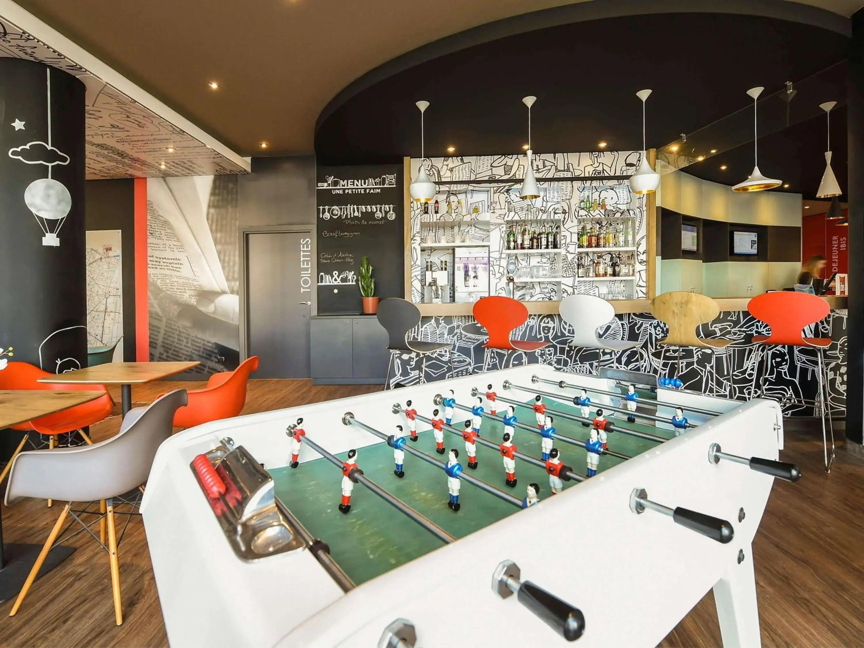 Property building in Hotel ibis Dijon Centre Clemenceau Property building in Hotel ibis Dijon Centre Clemenceau