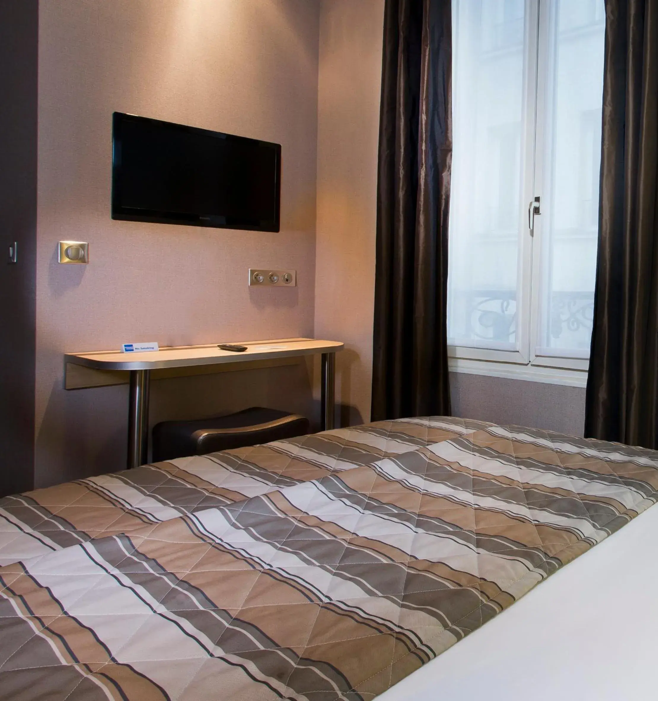 Single Room in Hôtel des Pavillons Single Room in Hôtel des Pavillons