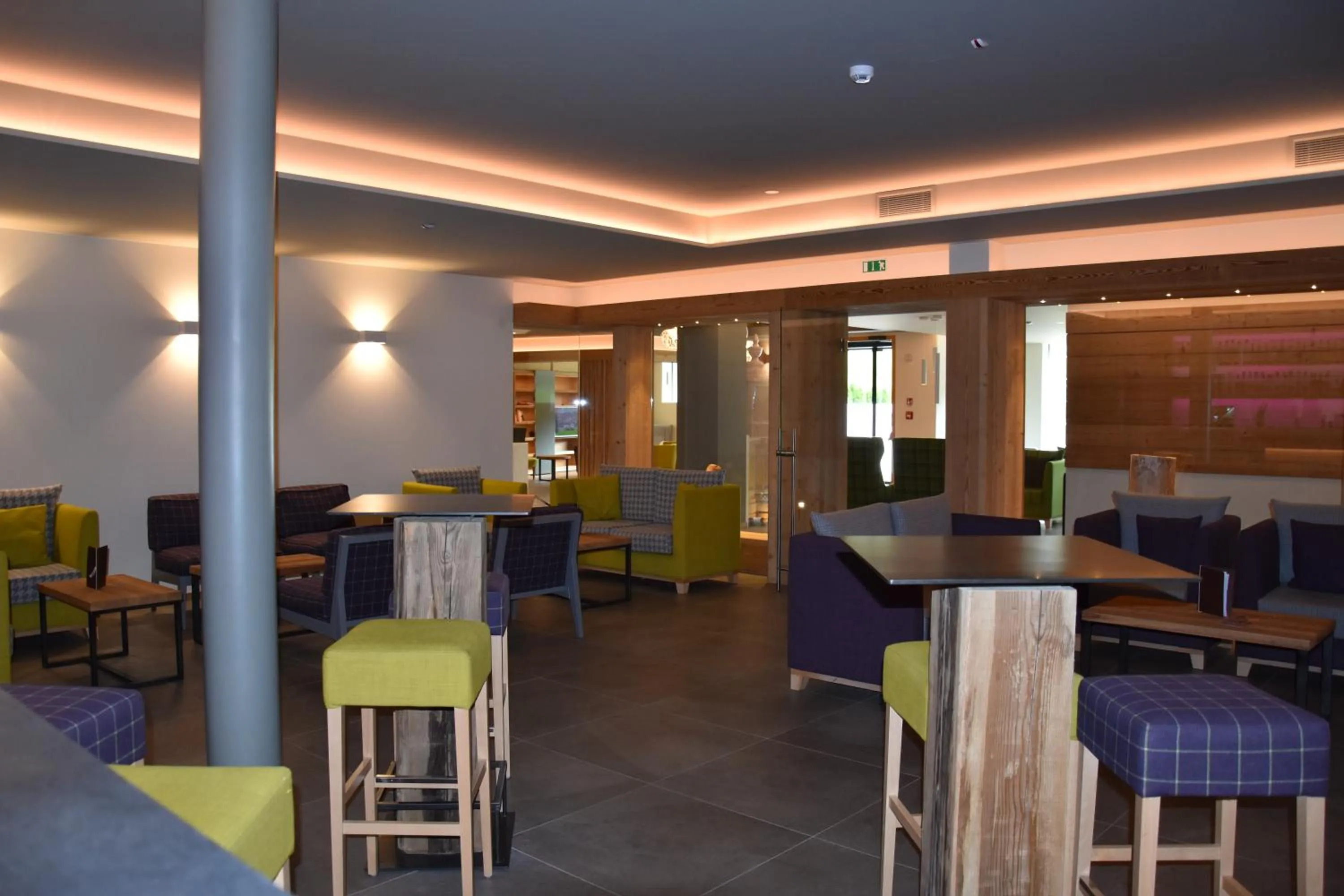 Lounge or bar in Hotel La Baita