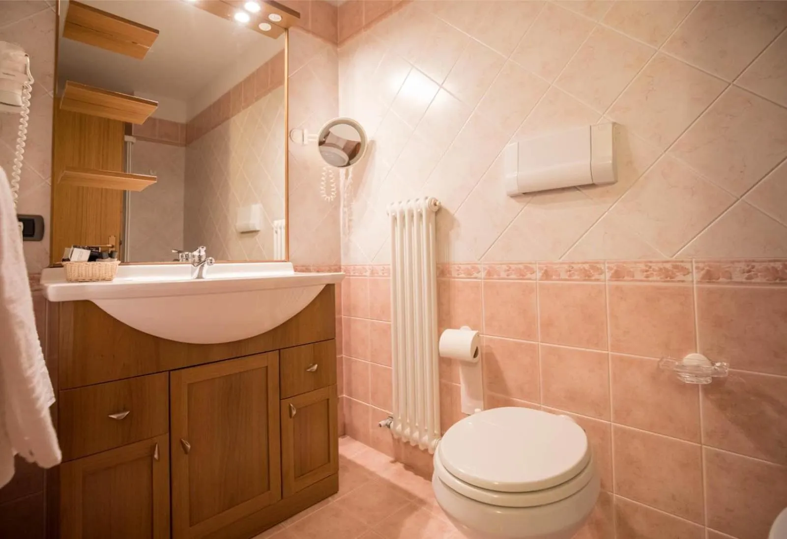 Bathroom in Hotel La Baita