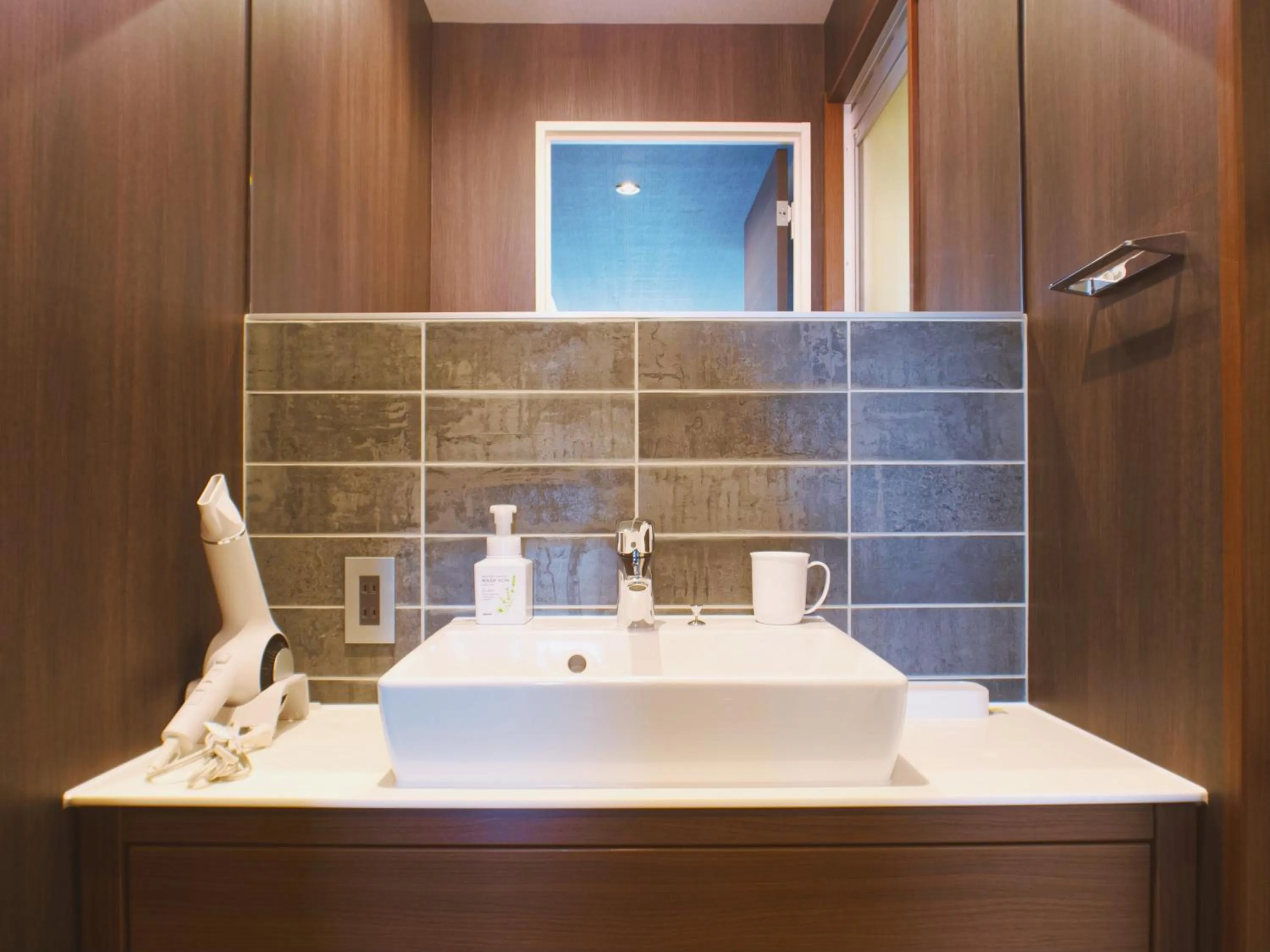 Photo of the whole room in GRAND BASE Hakata Bay