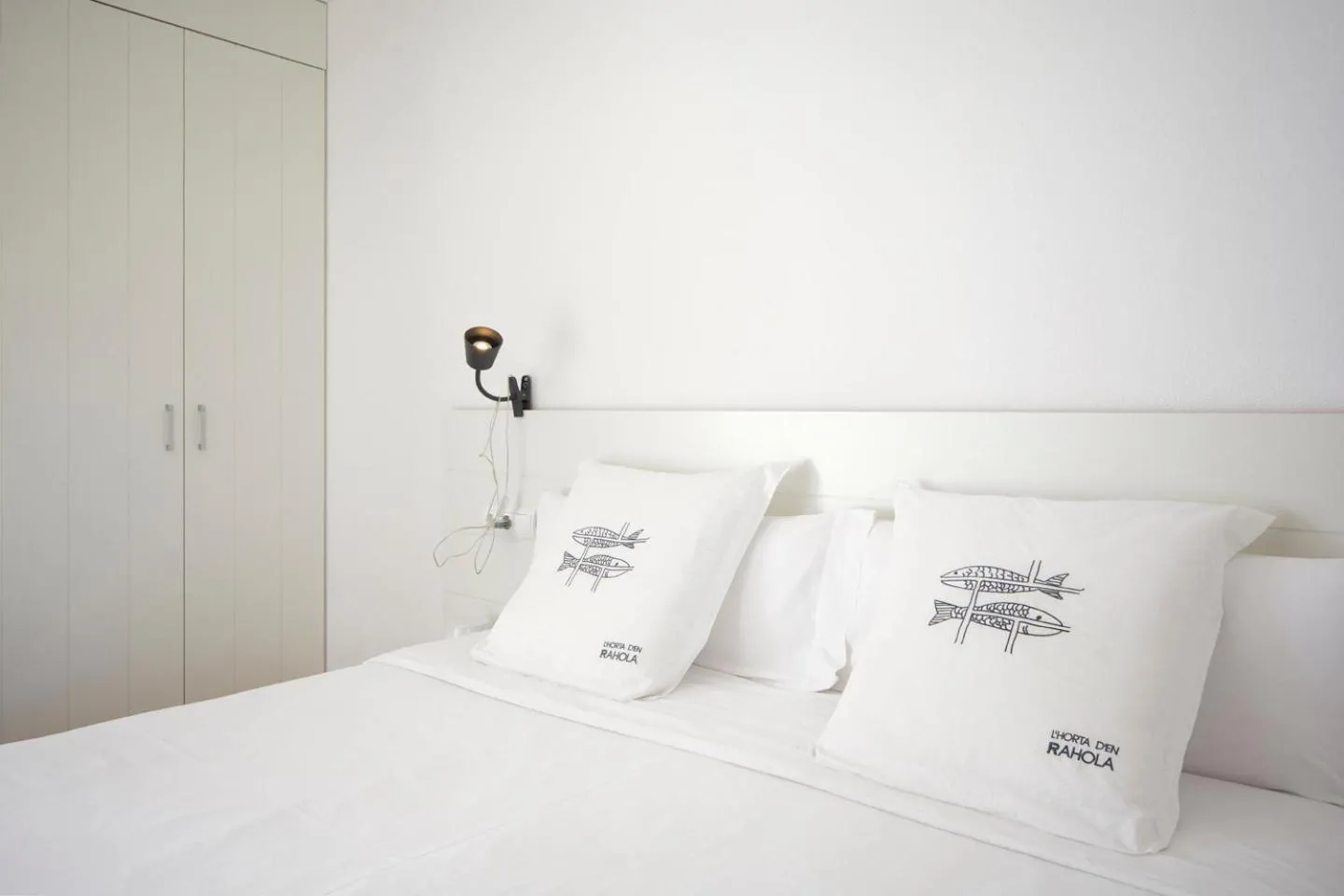 Decorative detail, Bed in Horta d'en Rahola - Adults Only